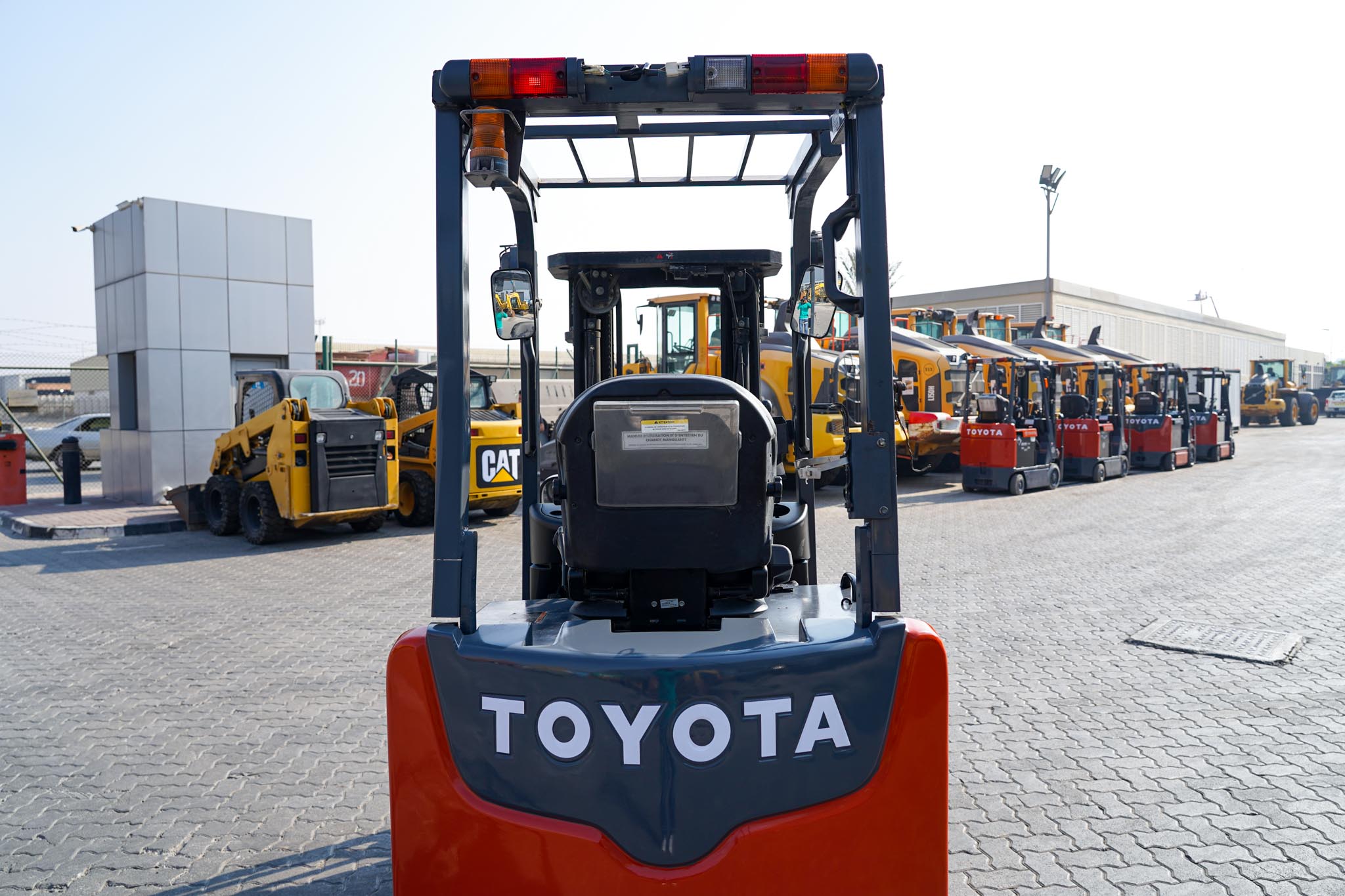 2018 Toyota 8FBCU25 2 Ton 4400 lb Electric Forklift - Image 18
