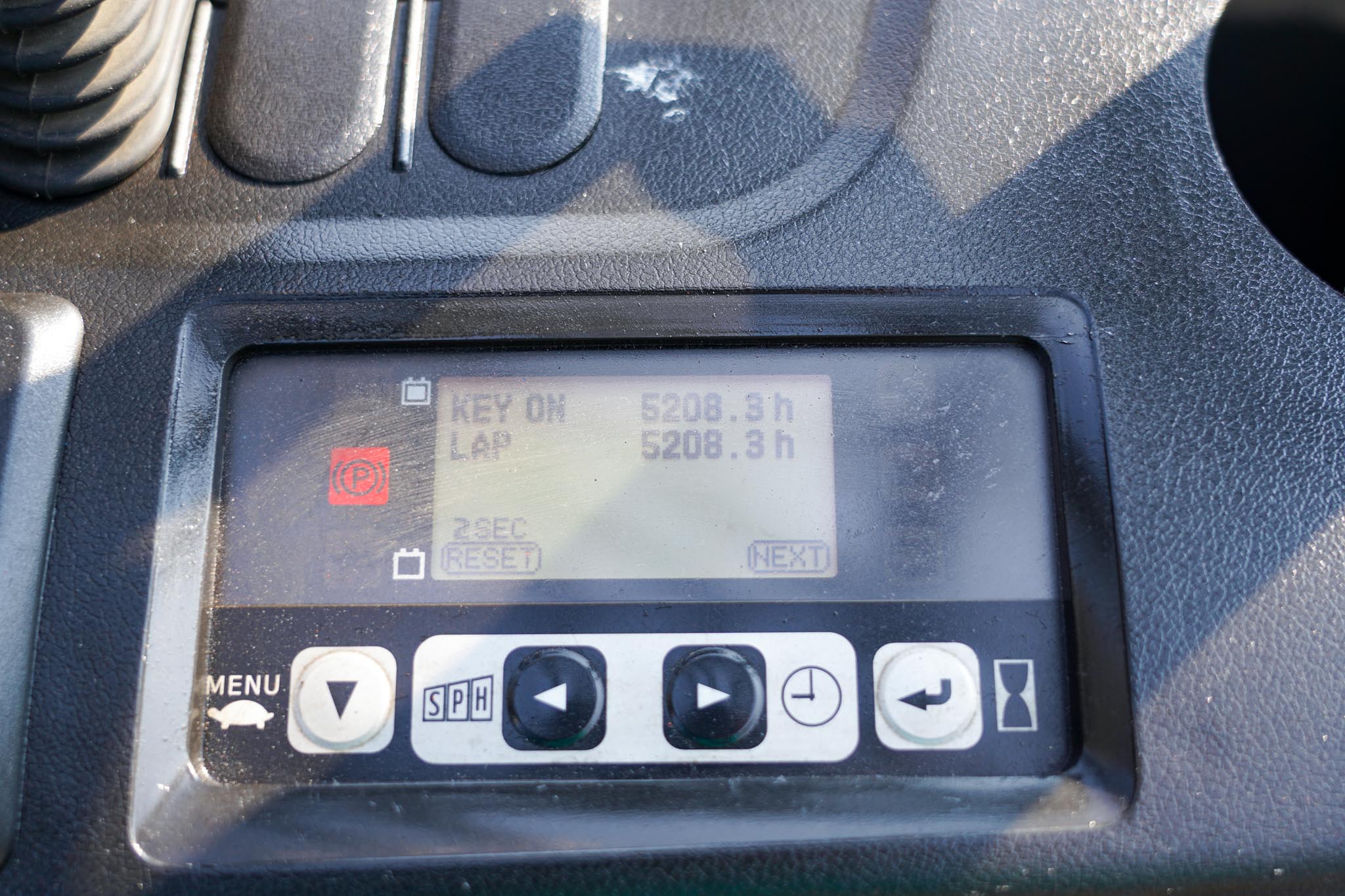 2018 Toyota 8FBCU25 2 Ton 4400 lb Electric Forklift - Image 26