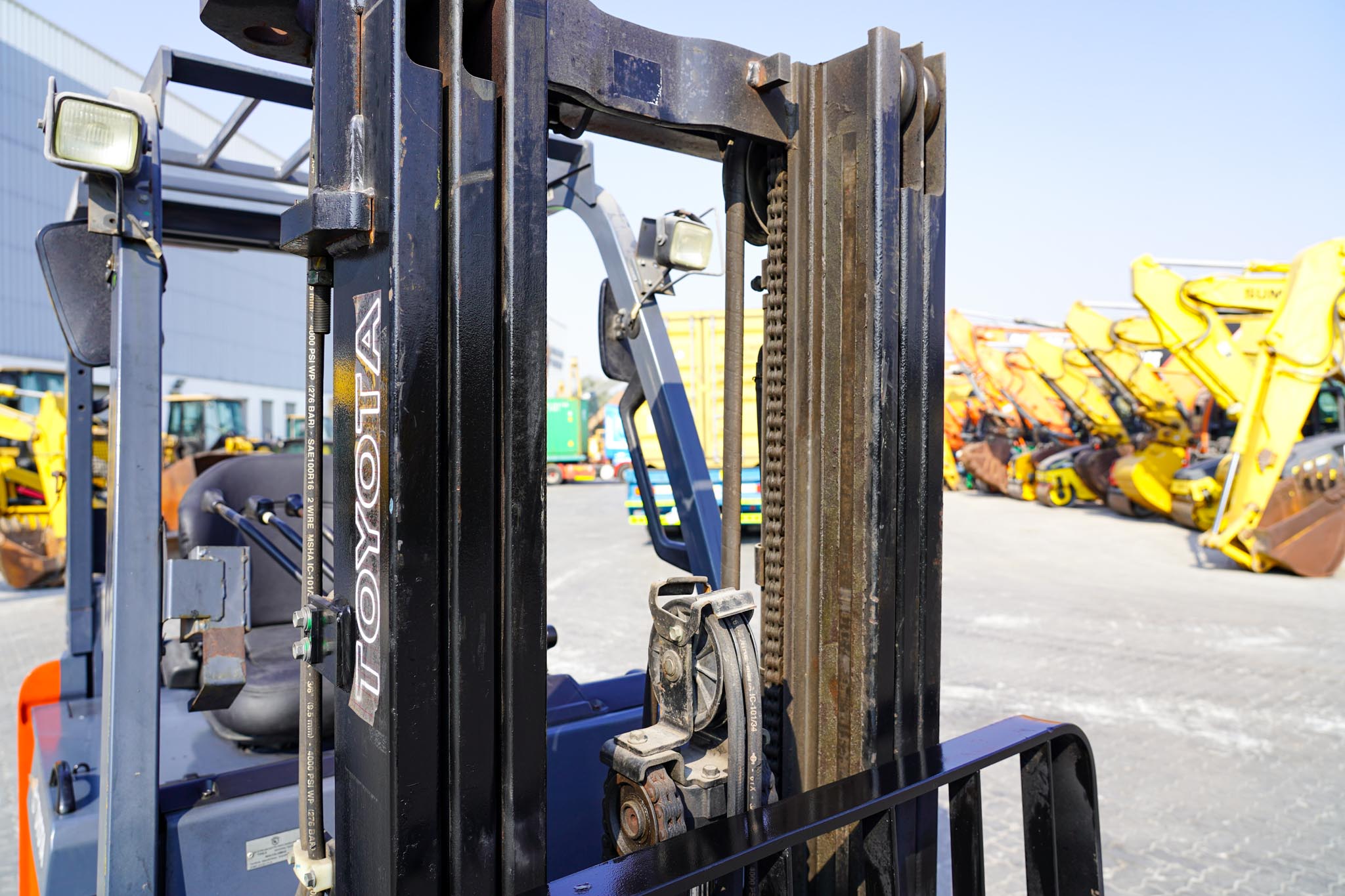 2018 Toyota 8FBCU25 2 Ton 4400 lb Electric Forklift - Image 13