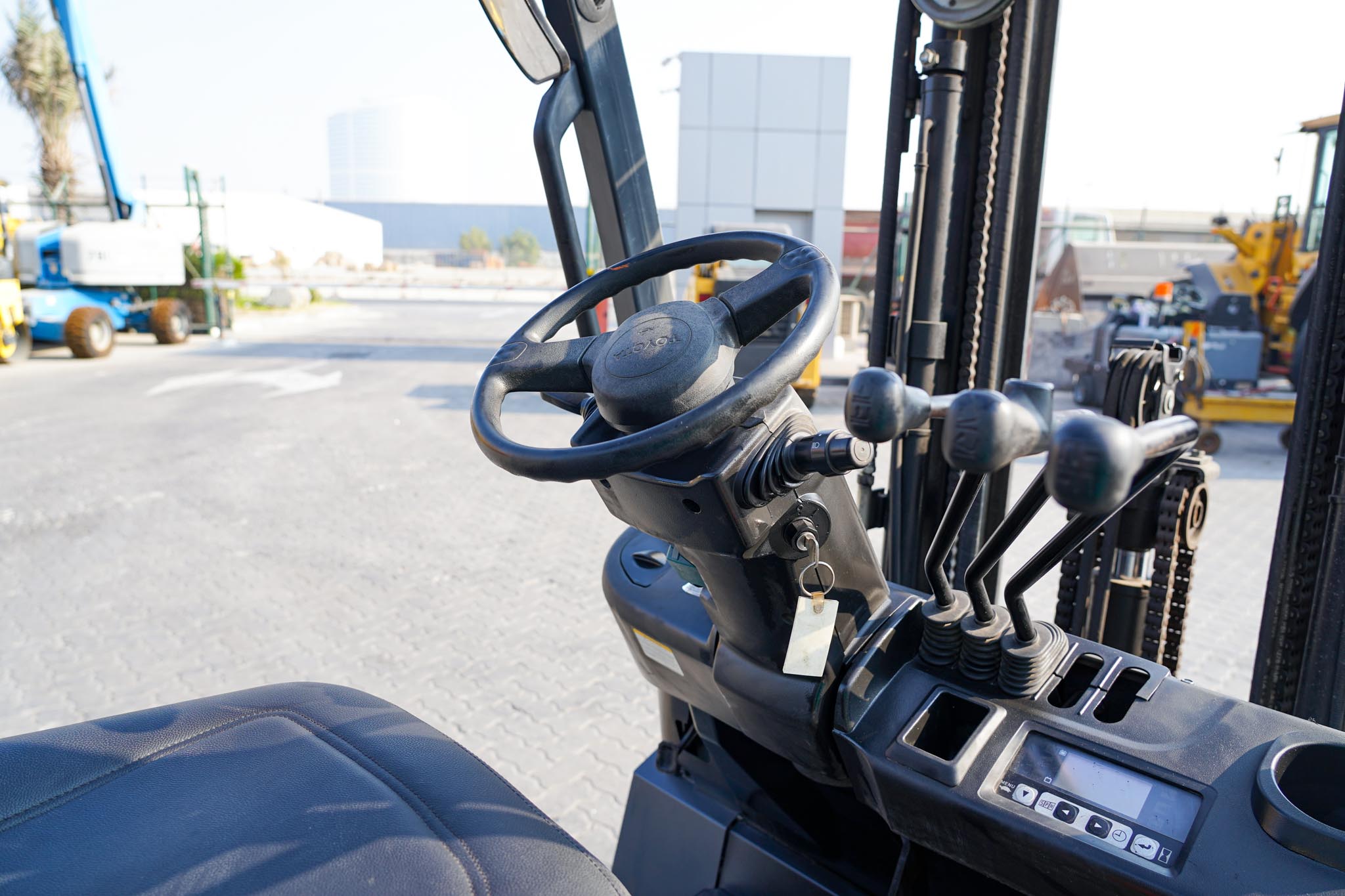 2018 Toyota 8FBCU25 2 Ton 4400 lb Cushion Tire Electric Forklift - Image 16