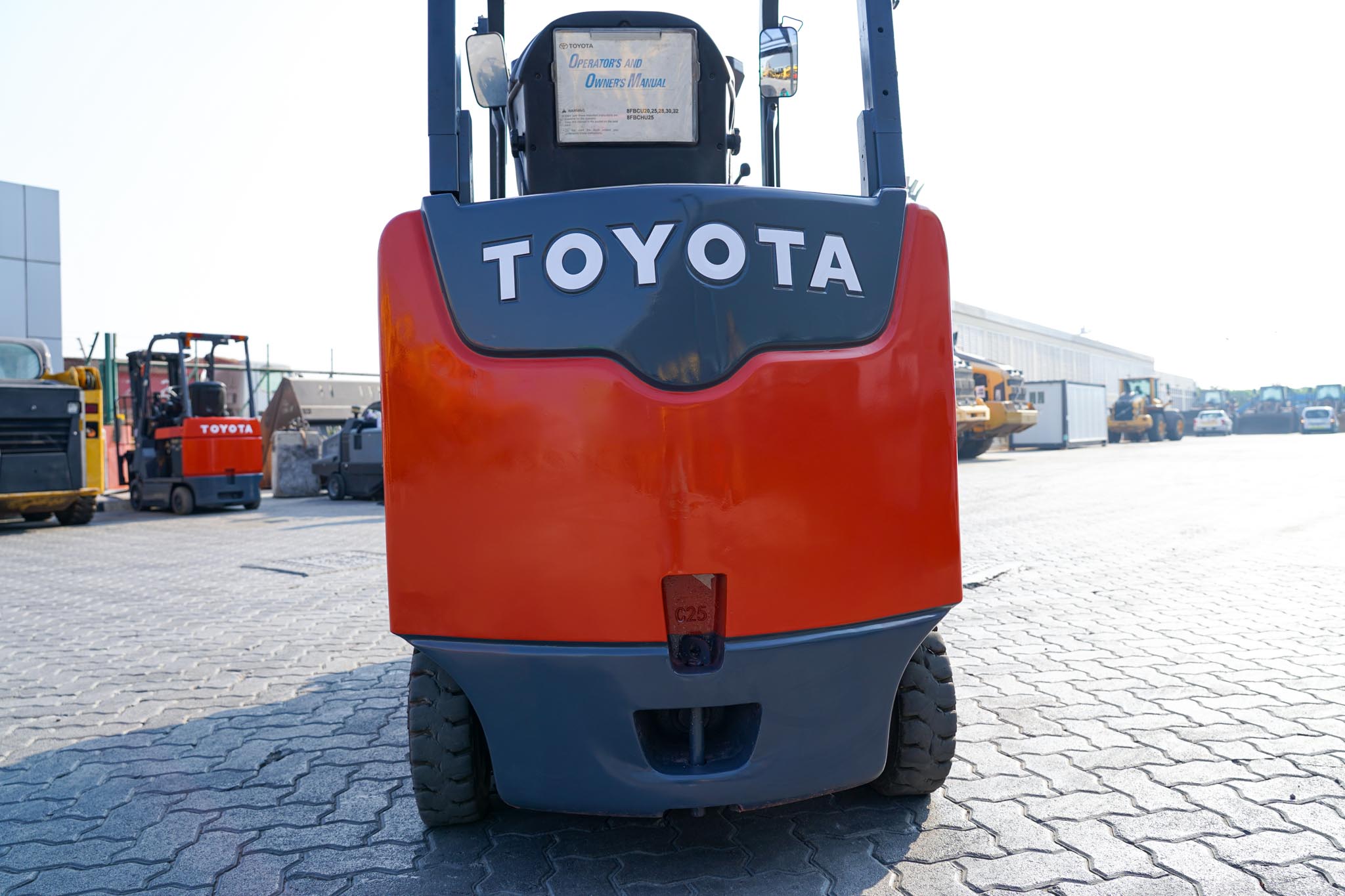 2018 Toyota 8FBCU25 2 Ton 4400 lb Cushion Tire Electric Forklift - Image 17