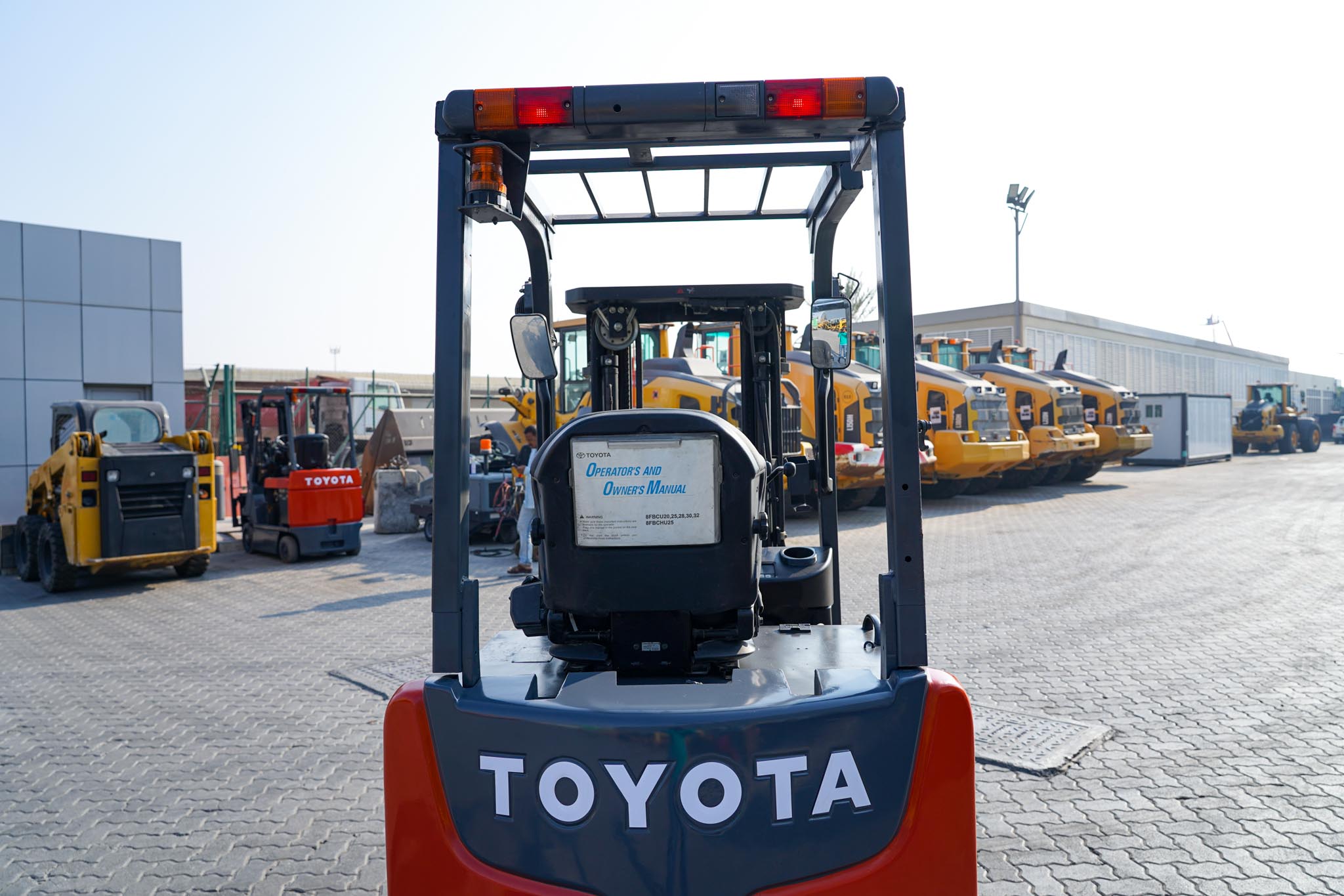2018 Toyota 8FBCU25 2 Ton 4400 lb Cushion Tire Electric Forklift - Image 18