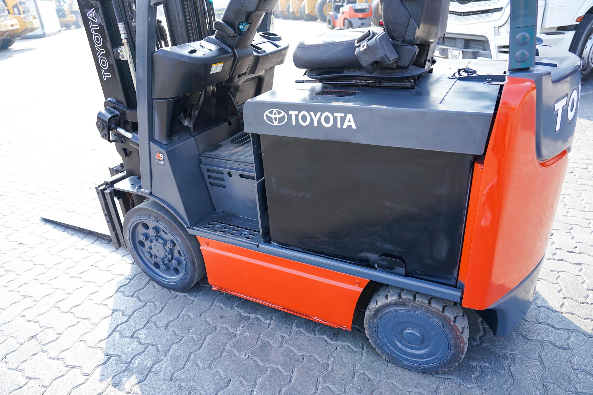 2018 Toyota 8FBCU25 2 Ton 4400 lb Cushion Tire Electric Forklift - Image 19