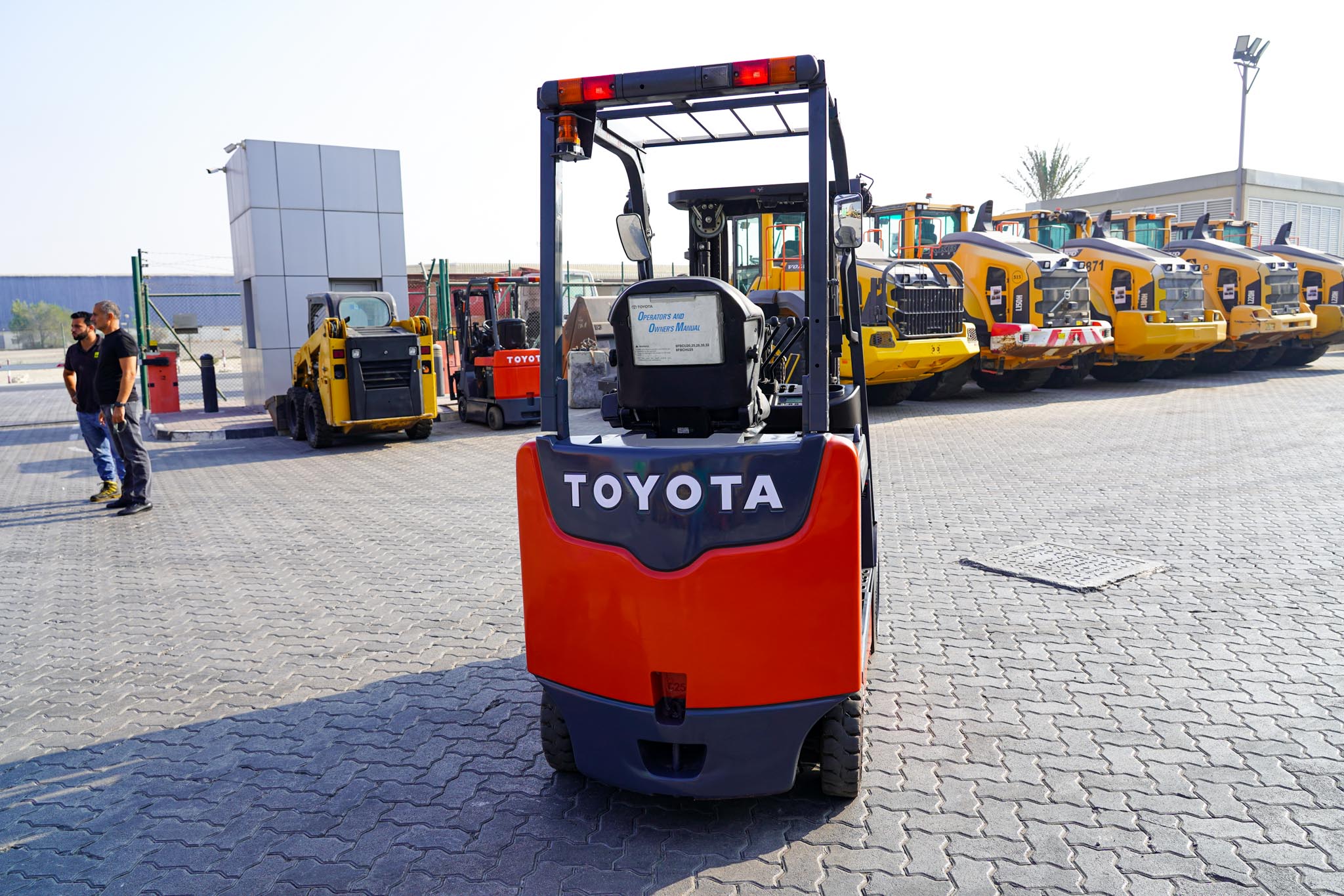 2018 Toyota 8FBCU25 2 Ton 4400 lb Cushion Tire Electric Forklift - Image 6