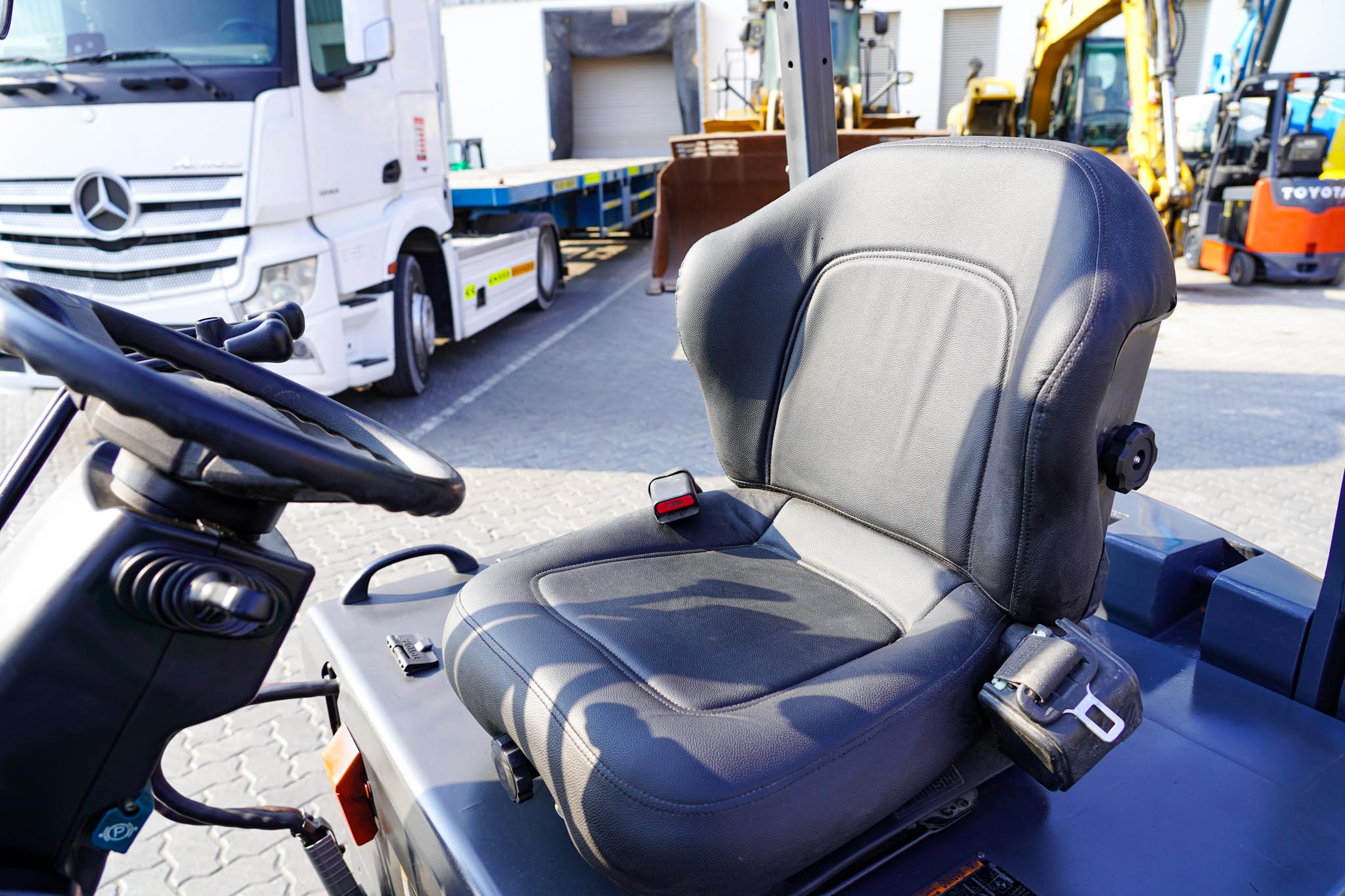 2018 Toyota 8FBCU25 2 Ton 4400 lb Cushion Tire Electric Forklift - Image 21