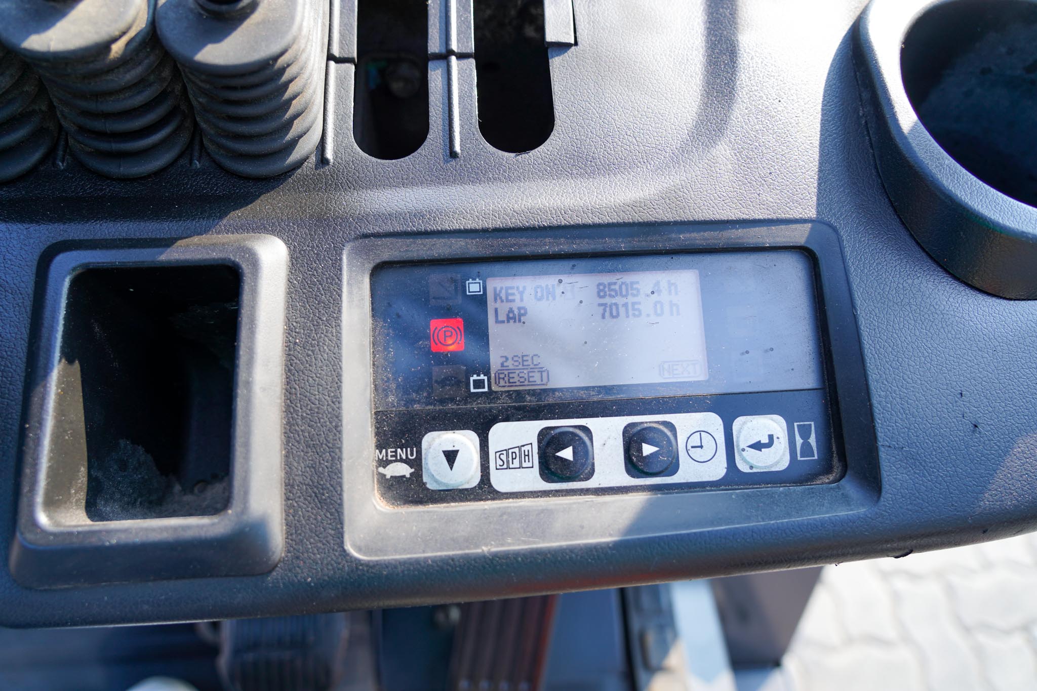 2018 Toyota 8FBCU25 2 Ton 4400 lb Cushion Tire Electric Forklift - Image 25