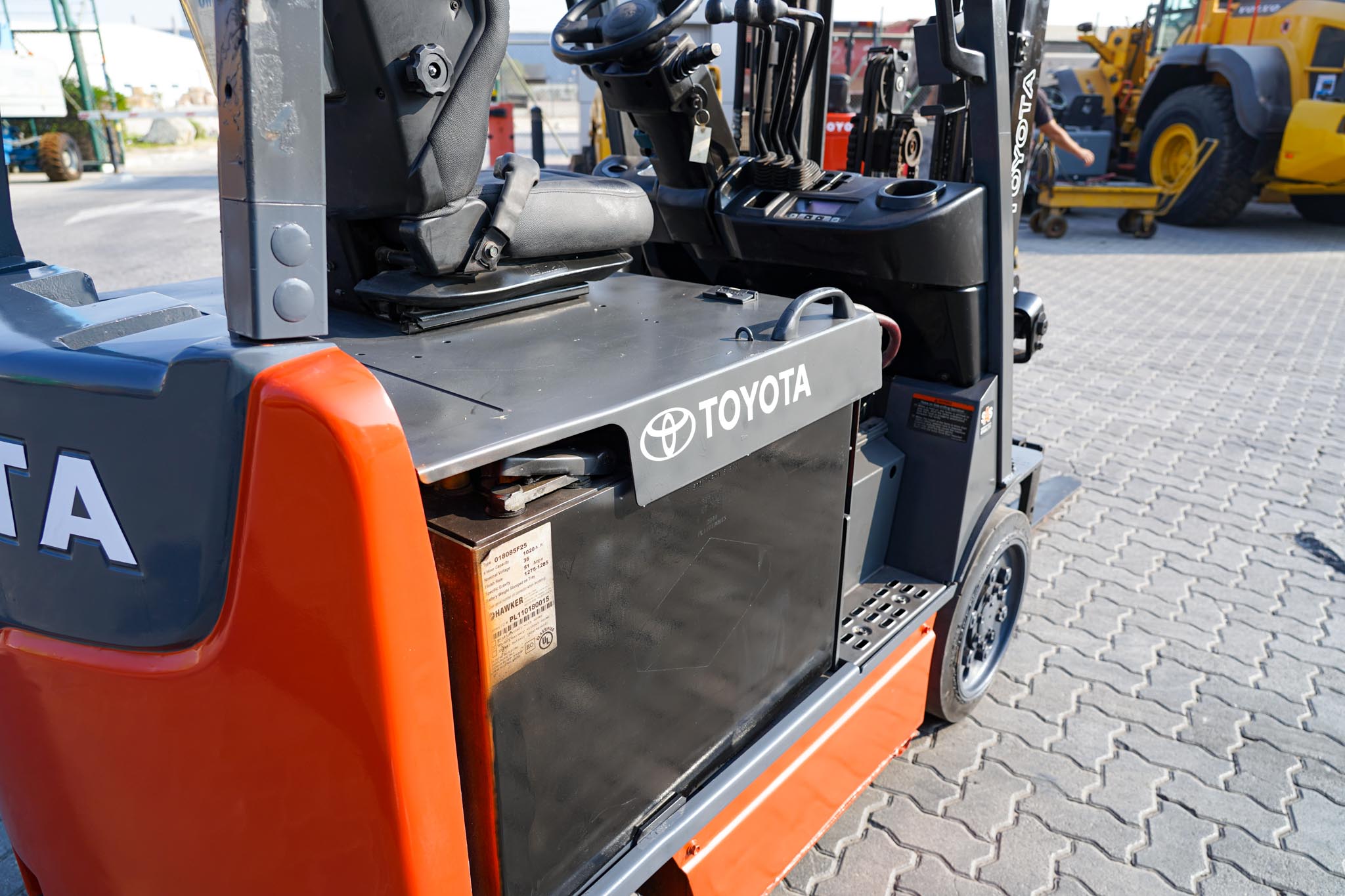 2018 Toyota 8FBCU25 2 Ton 4400 lb Cushion Tire Electric Forklift - Image 15