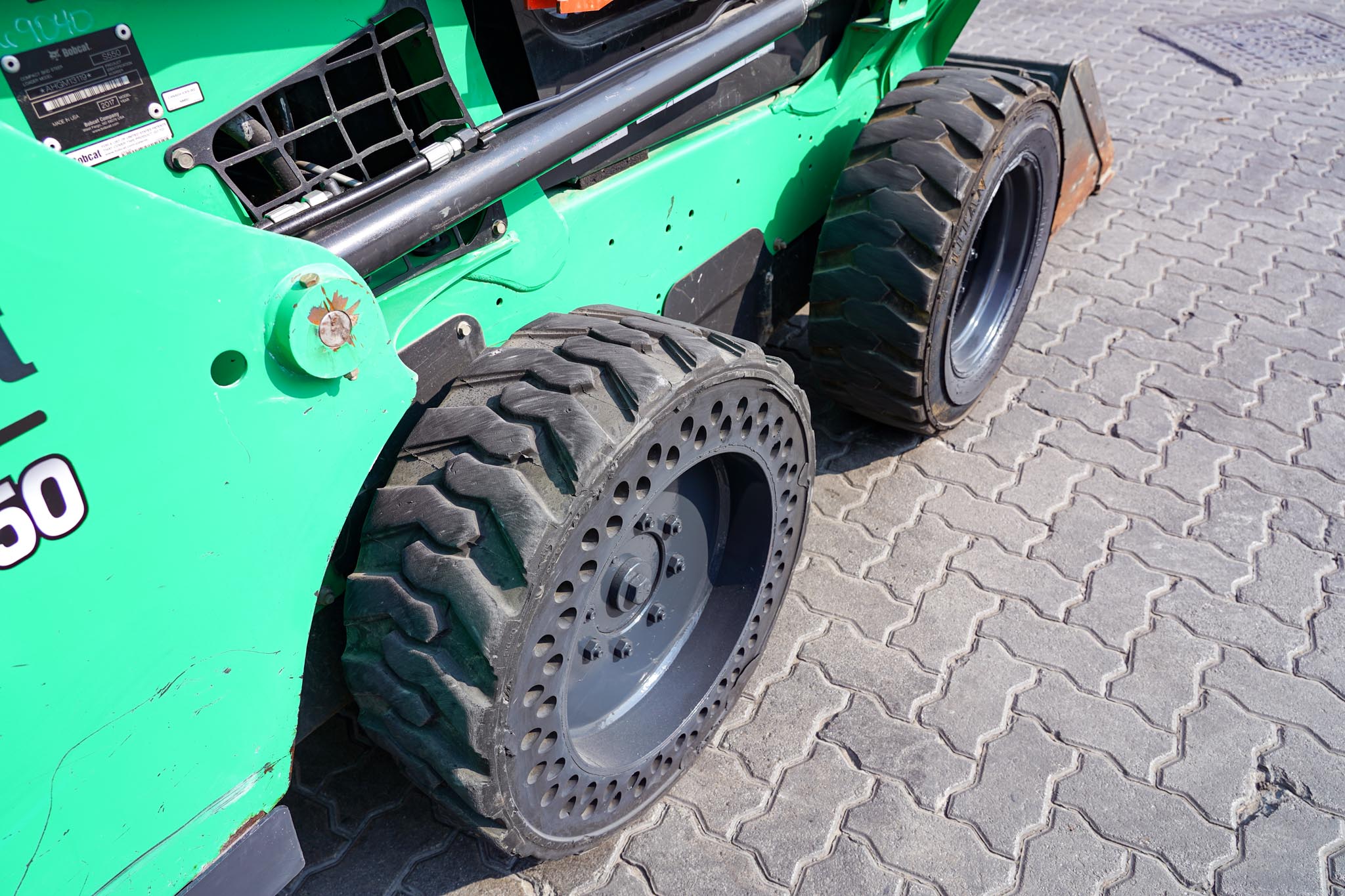 2017 BOBCAT S550 Skid Steer Loader - Image 11