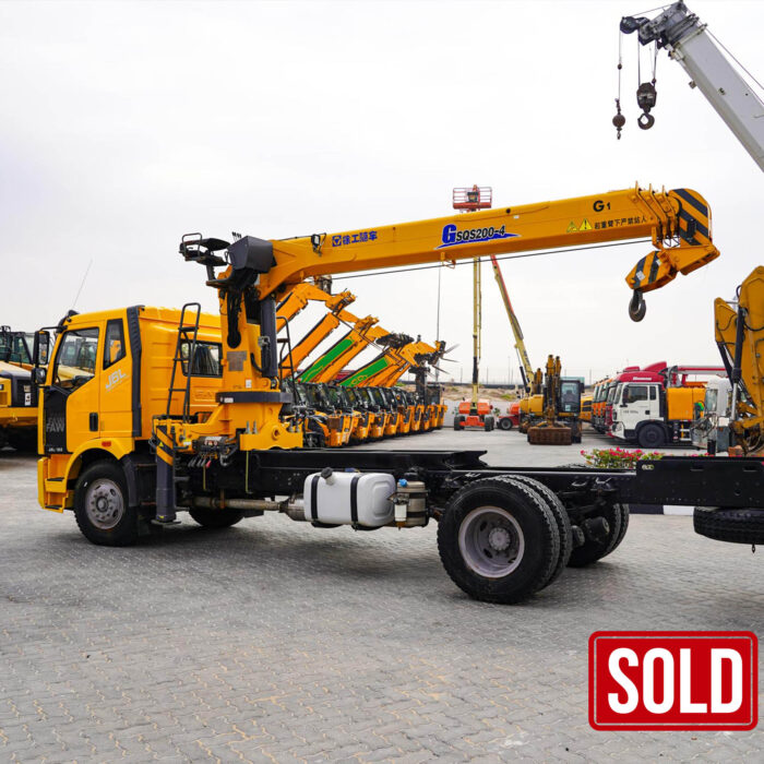 2021 XCMG SQS200 Straight Boom on FAW J6L-180 4x2 Sleeper Crane Truck