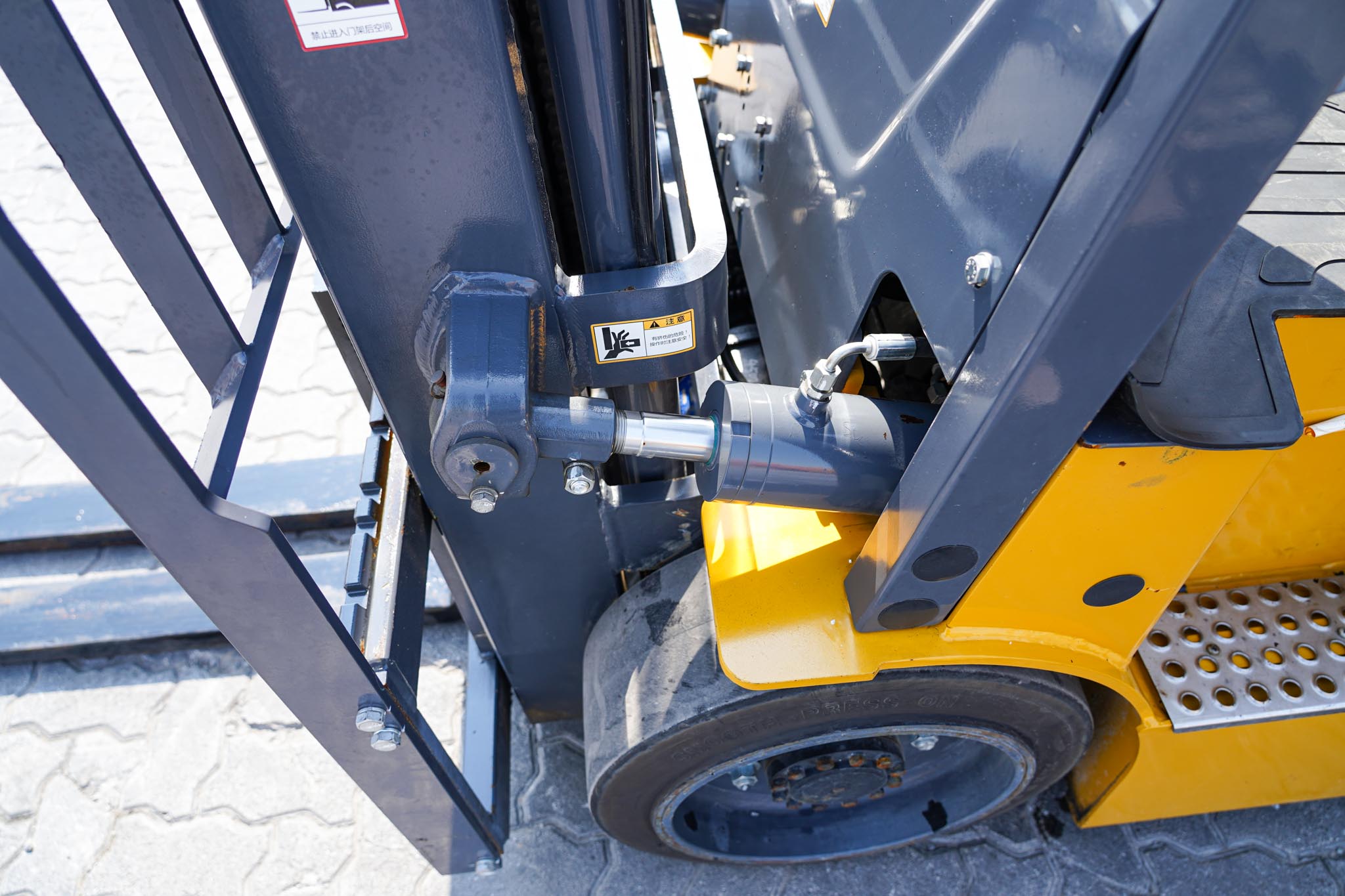 2023 XCMG BP600 3.5 Ton Electric Forklift - Image 19