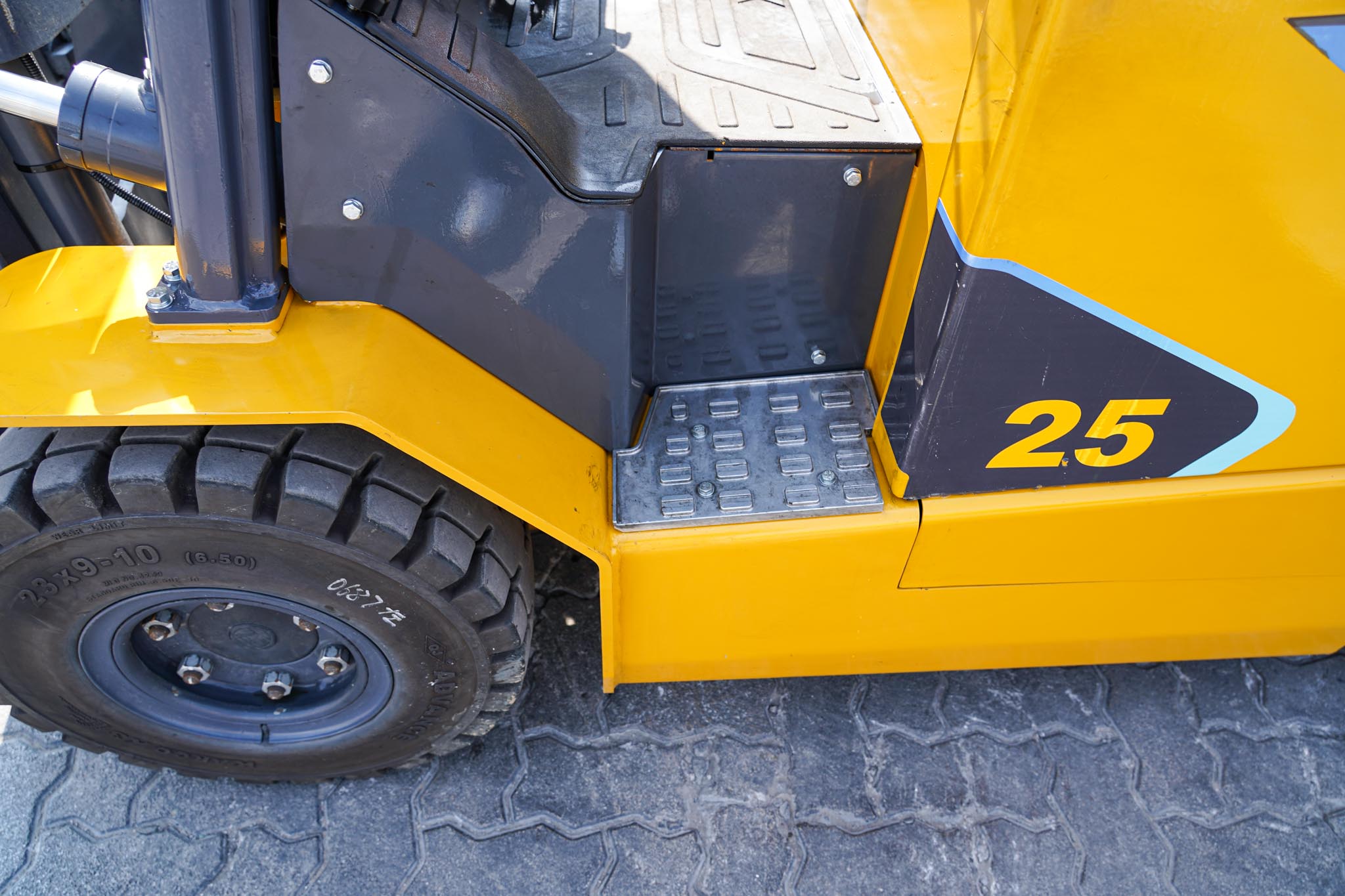 2024 XCMG XCB25-PW6G 2.5 Ton Electric Forklift - Image 17