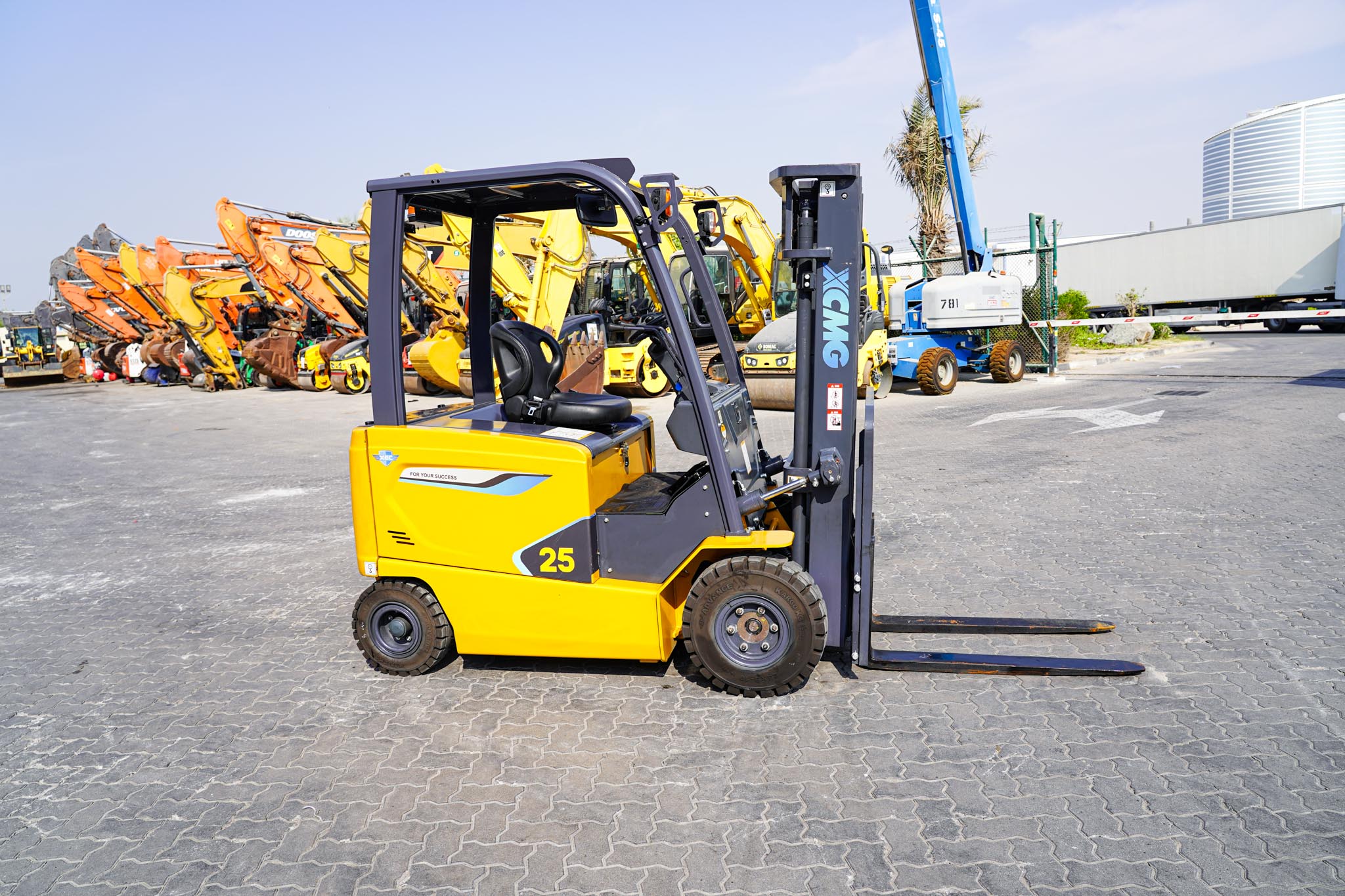 2024 XCMG XCB25-PW6G 2.5 Ton Electric Forklift - Image 6