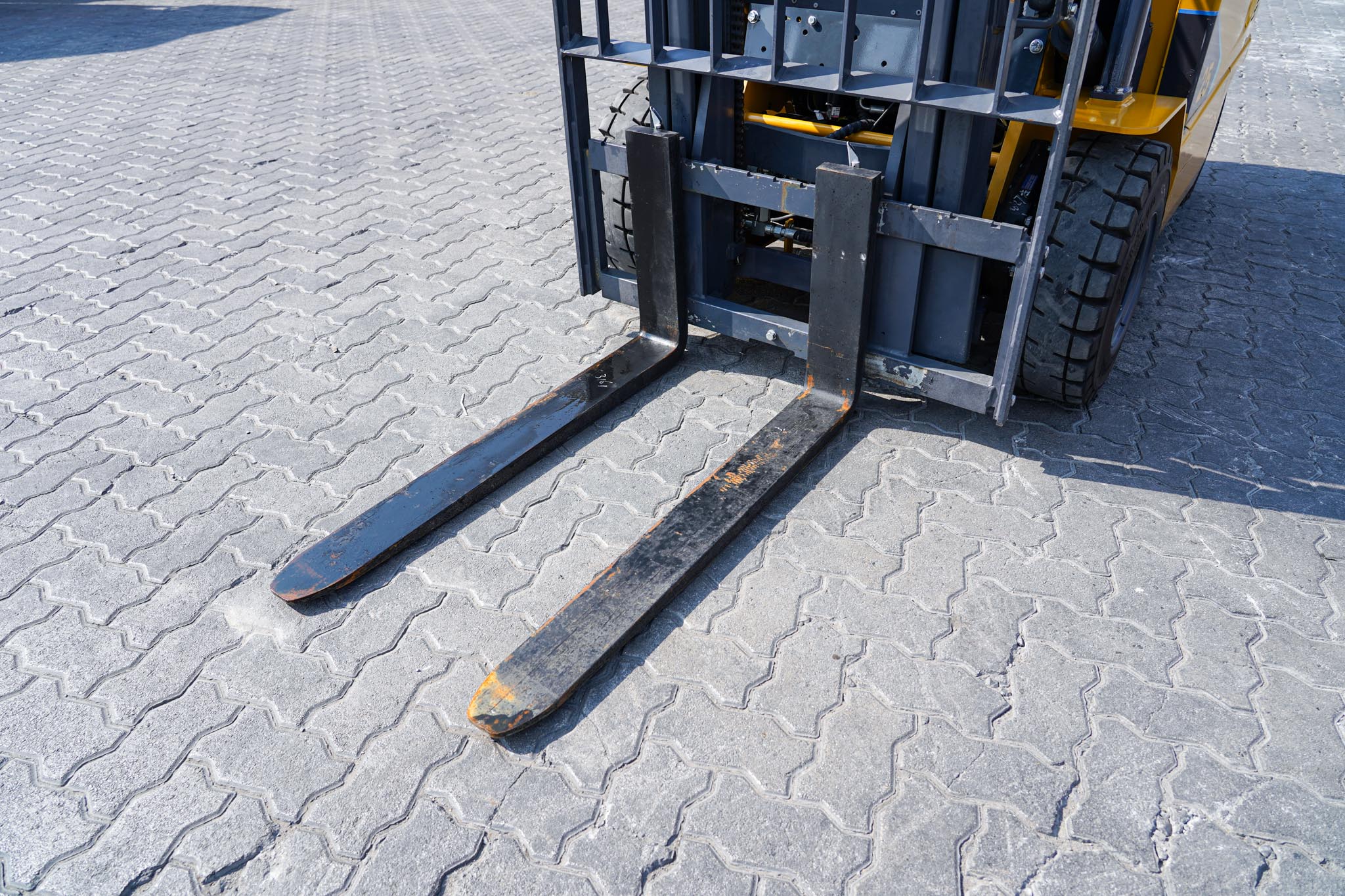 2024 XCMG XCB25-PW6G 2.5 Ton Electric Forklift - Image 8