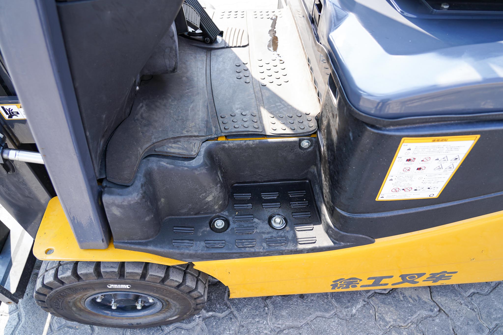 2023 XCMG XVB15-PTW2 1.5 Ton Electric Forklift - Image 17