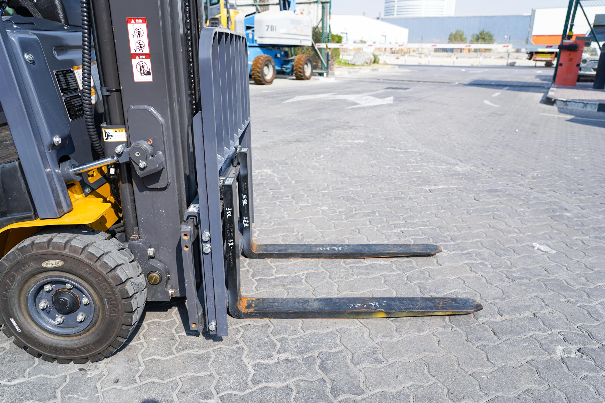 2023 XCMG XVB15-PTW2 1.5 Ton Electric Forklift - Image 9