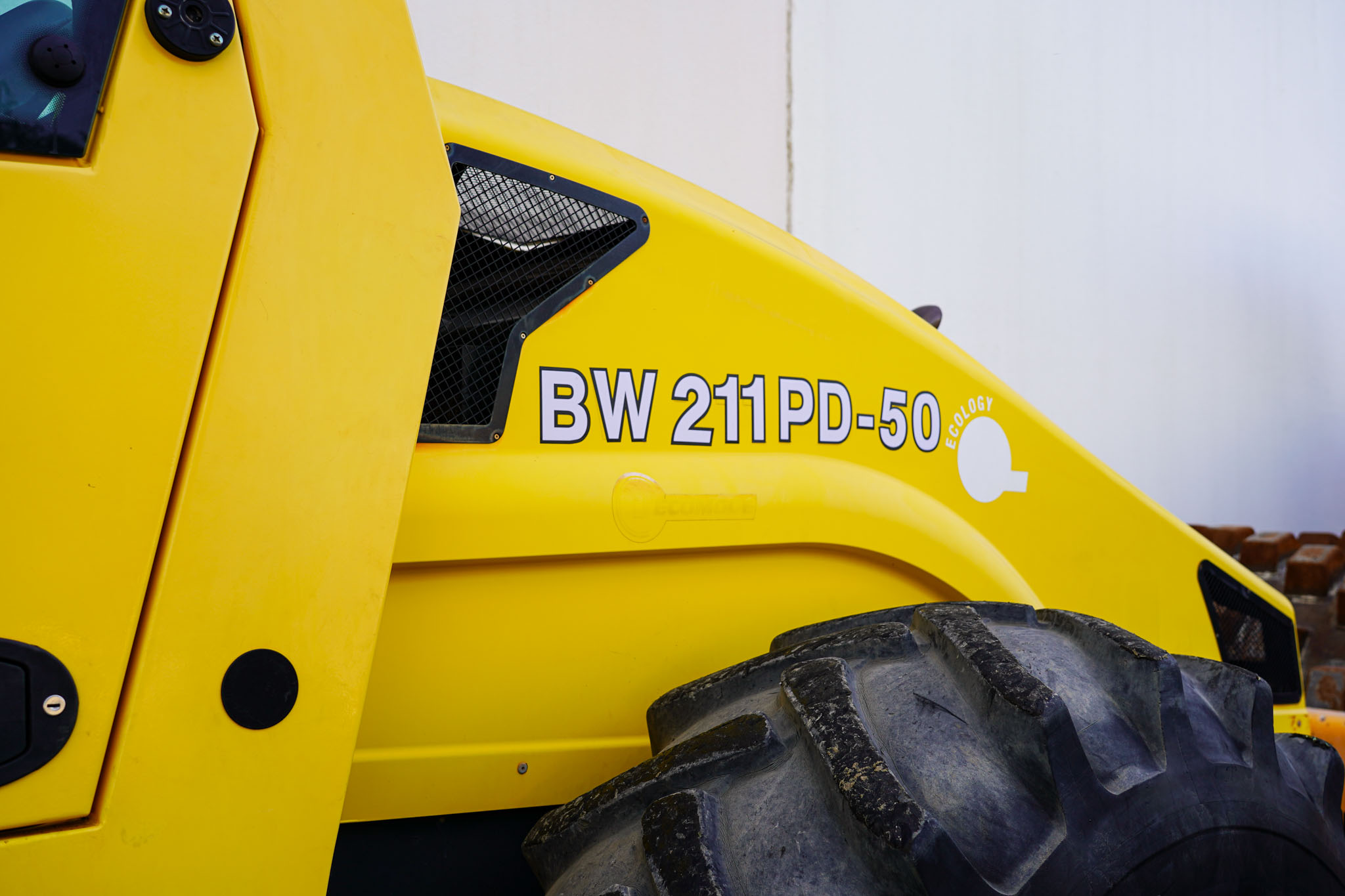 2015 Bomag BW211PD-50 Padfoot Drum Compactor - Image 10