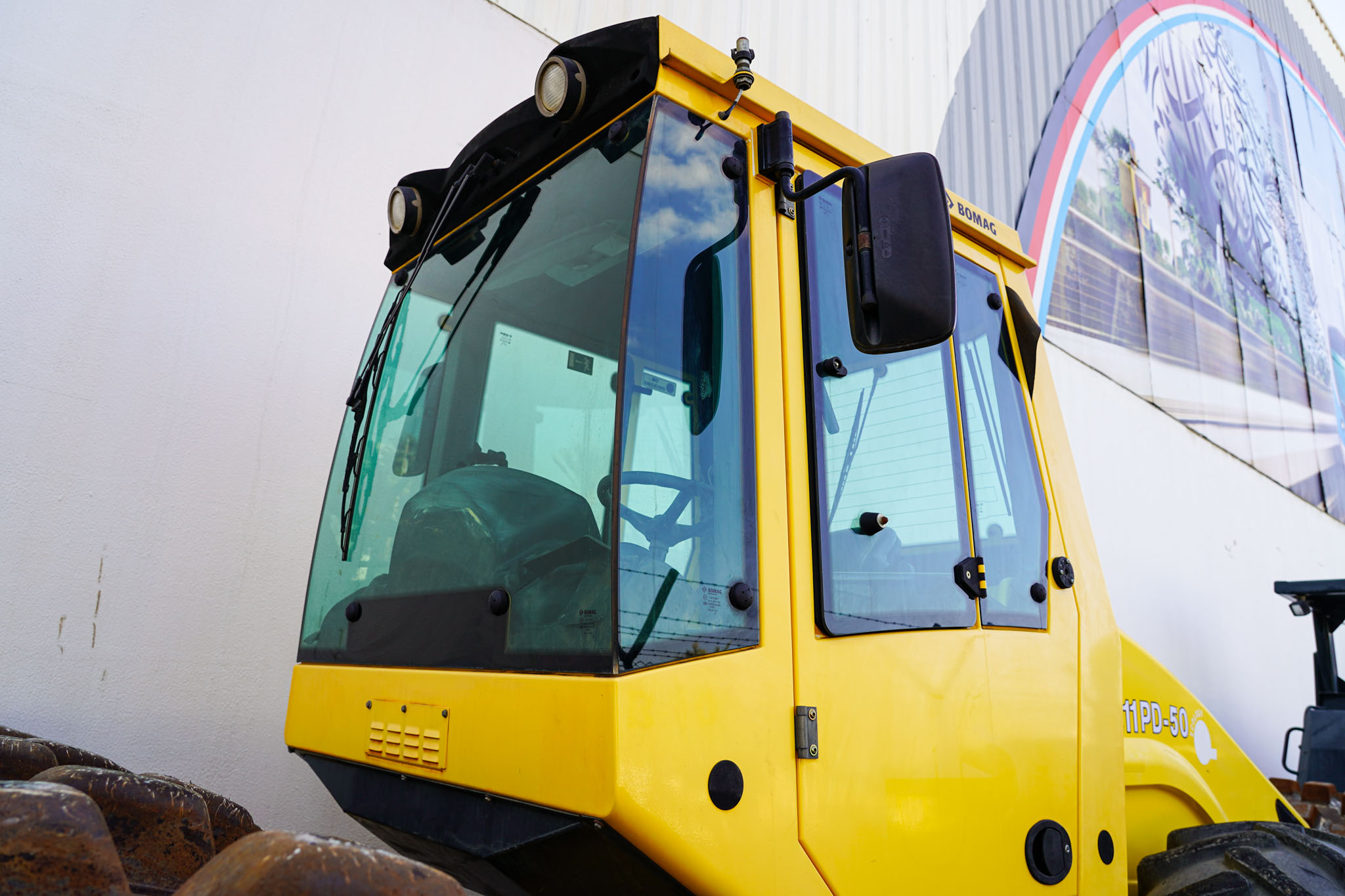2015 Bomag BW211PD-50 Padfoot Drum Compactor - Image 13