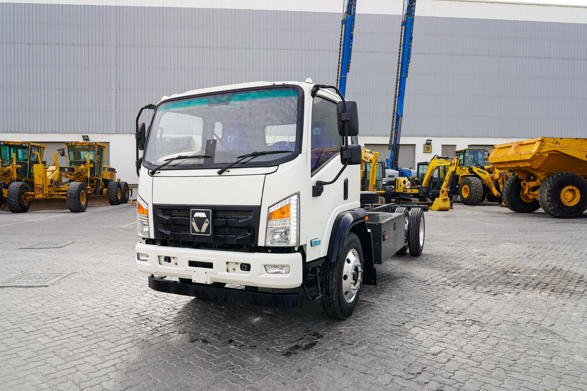 2023 XCMG Truck Head XGA1101BEVXAX 4x2 Electric Cab & Chassis (Unused) - Image 2