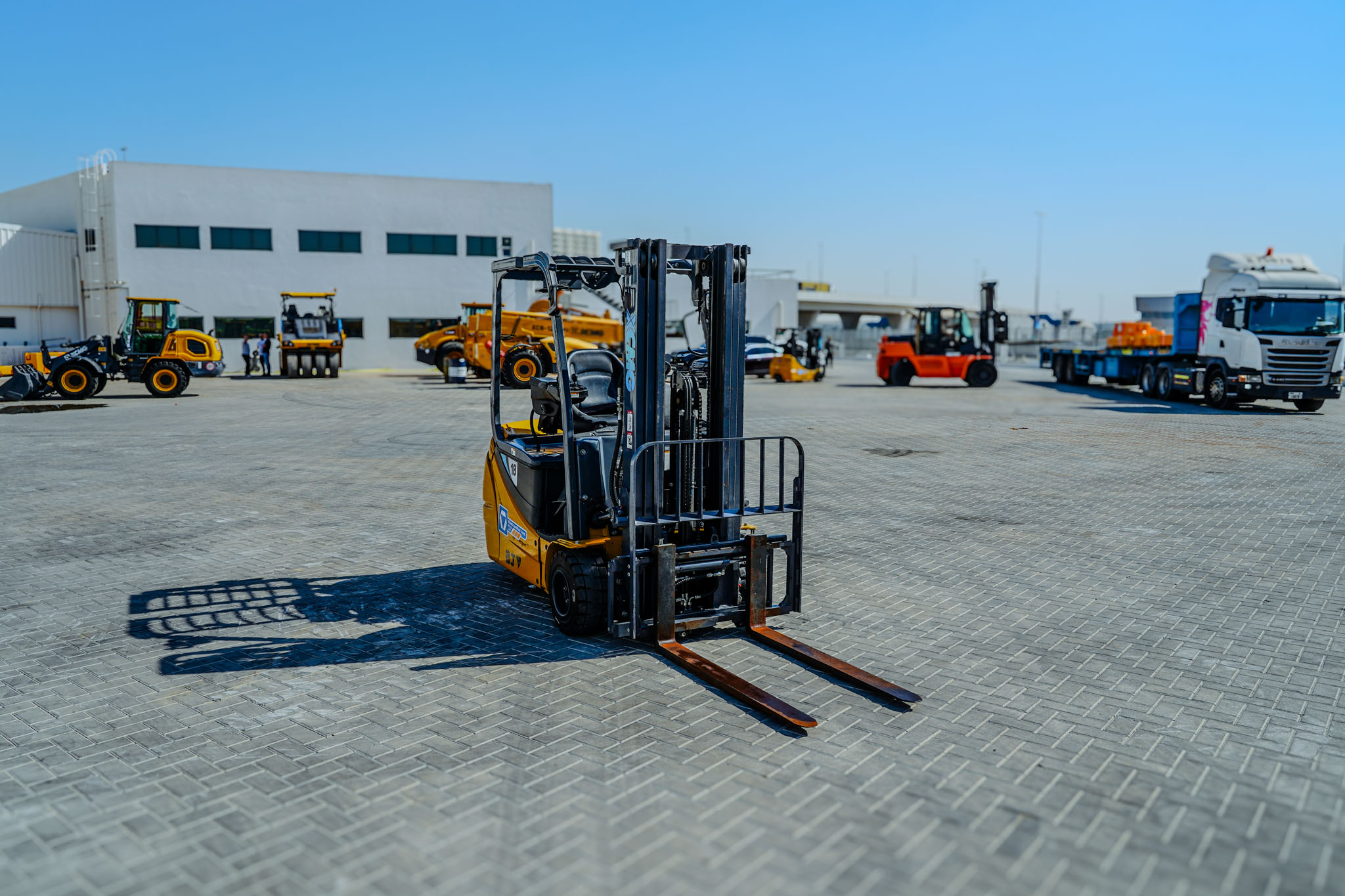 2023 XCMG XCB-TW 1800 kg Electric Forklift - Image 11