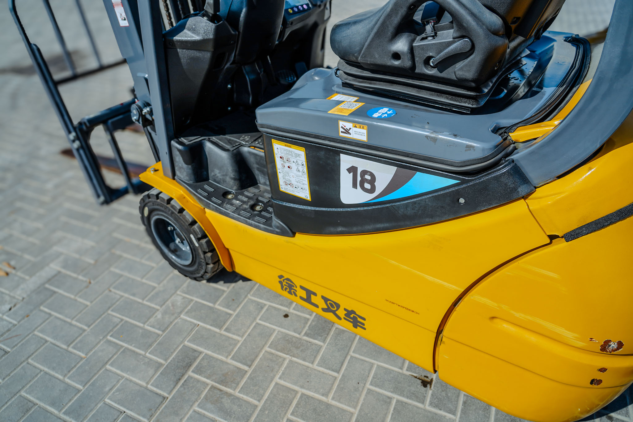 2023 XCMG XCB-TW 1800 kg Electric Forklift - Image 11
