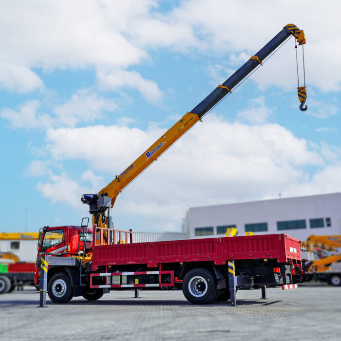 2023 XCMG SQS200-4 8 Ton Straight Boom Crane on DongFeng 4x2 Truck