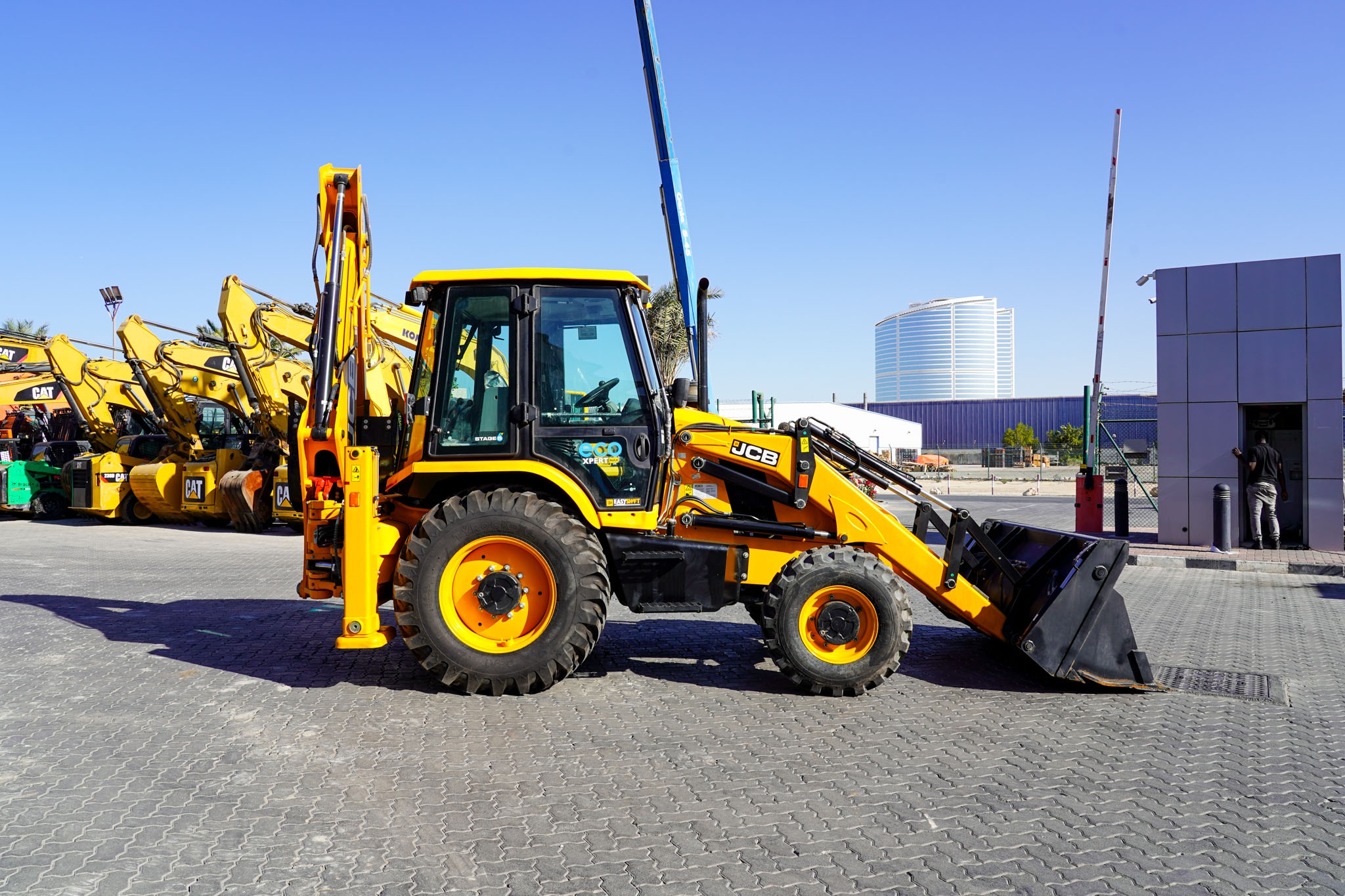 2025 JCB 3DX Super 4X4 Backhoe Loader - Image 6