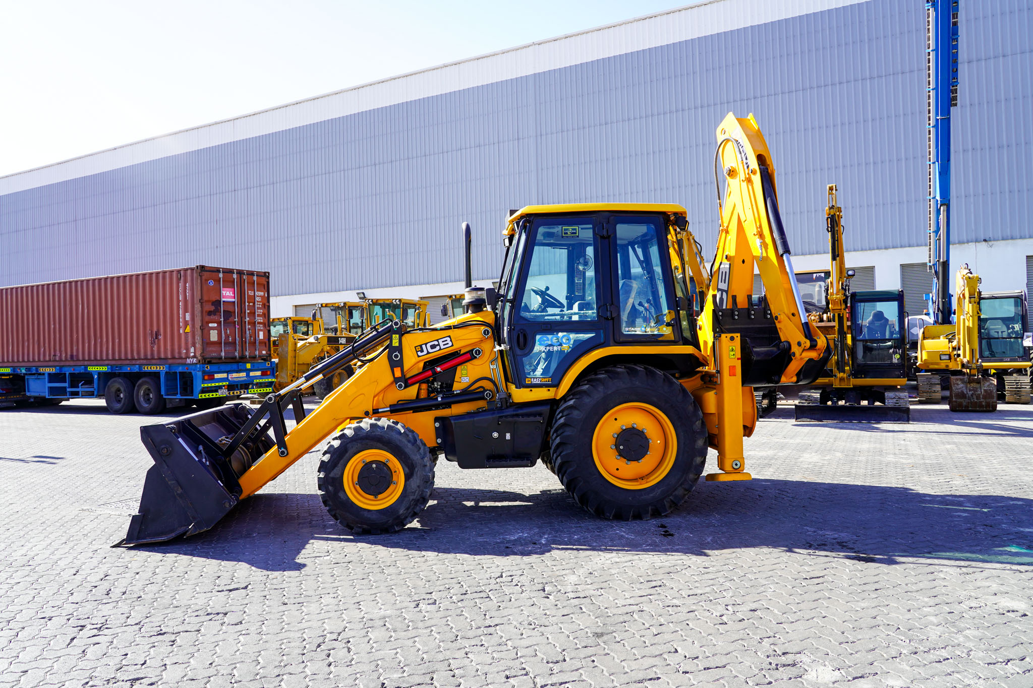 2025 JCB 3DX Super 4X4 Backhoe Loader - Image 5