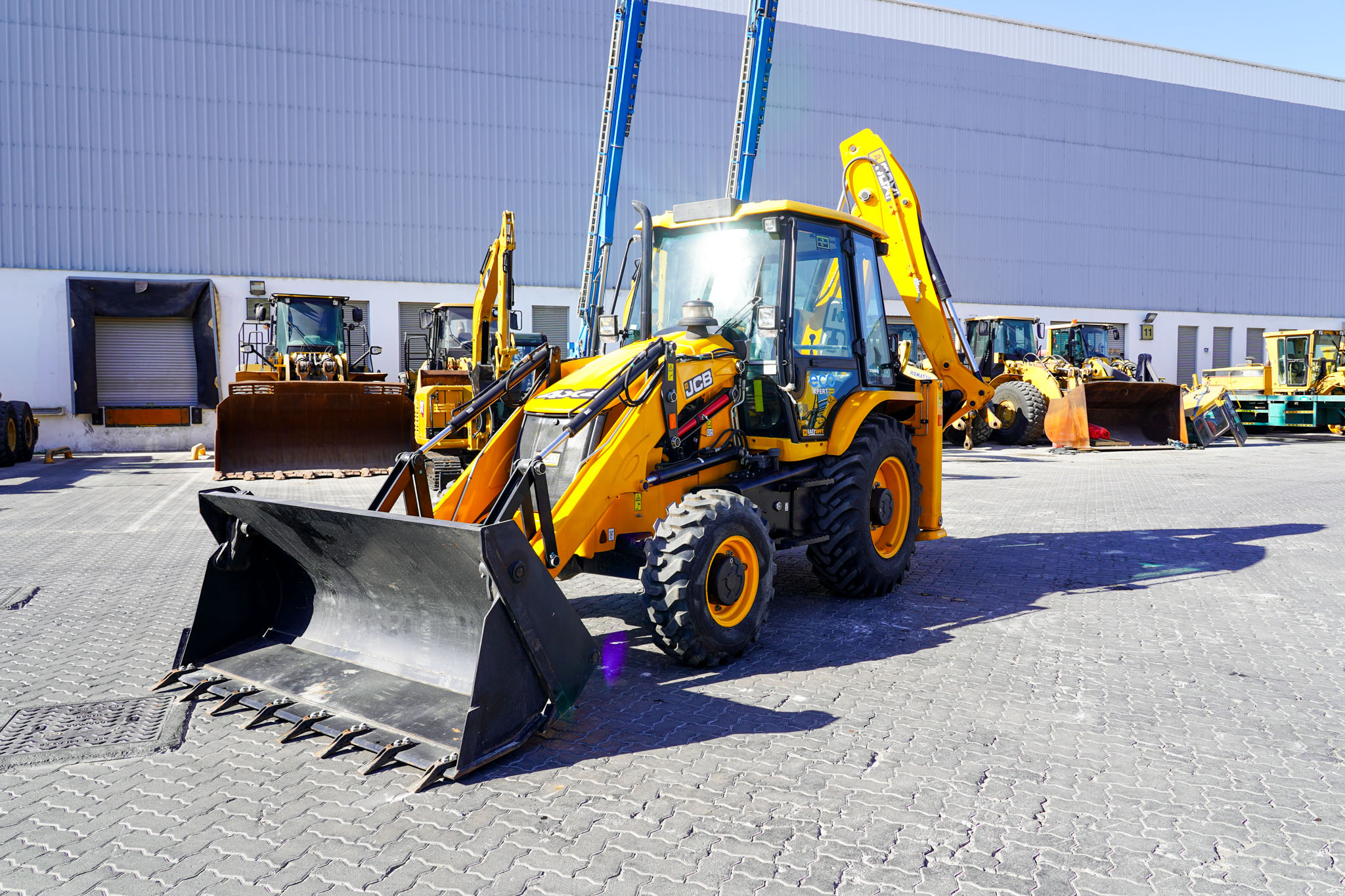 2025 JCB 3DX Super 4X4 Backhoe Loader - Image 4