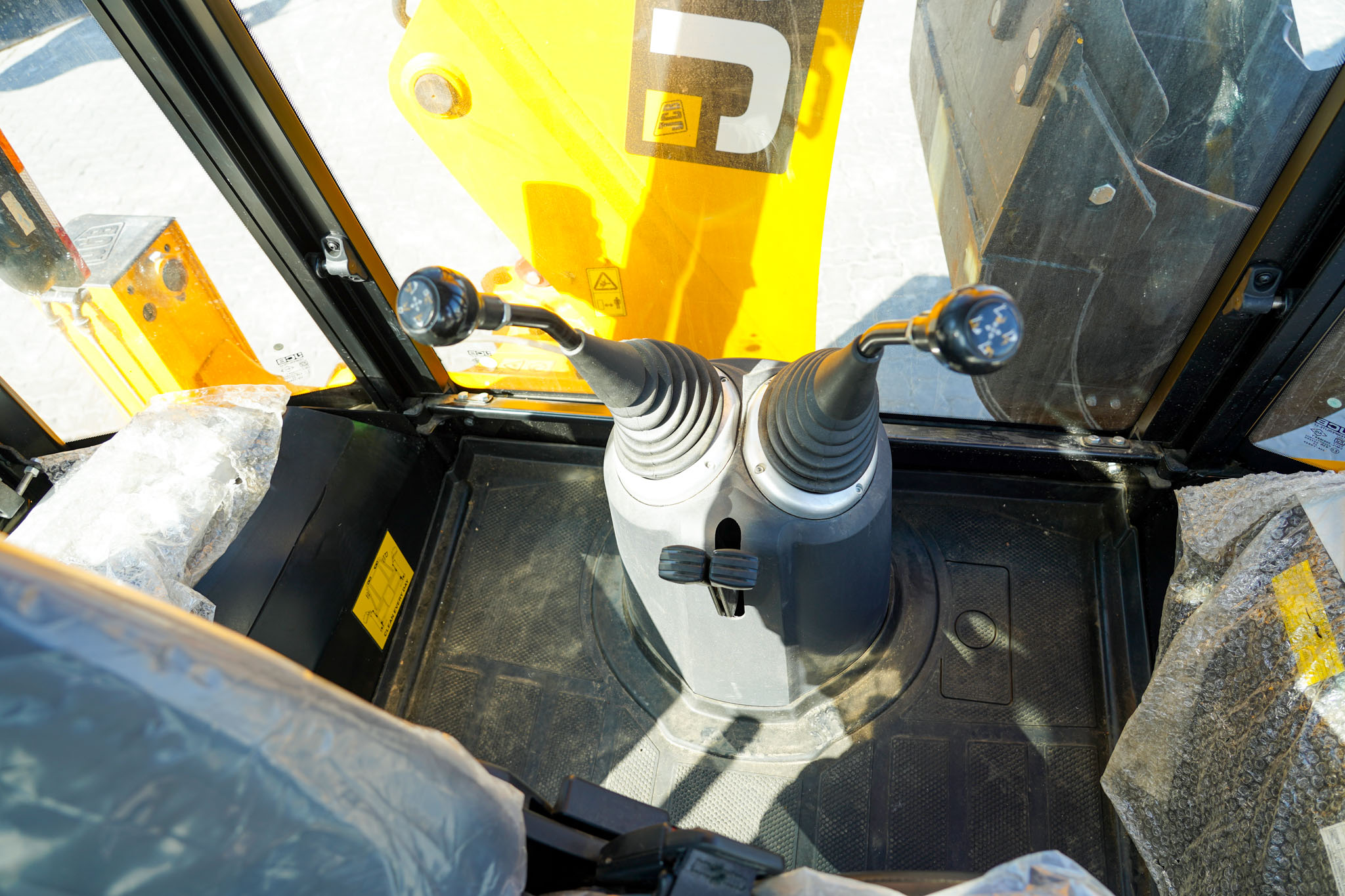 2025 JCB 3DX Super 4X4 Backhoe Loader - Image 29