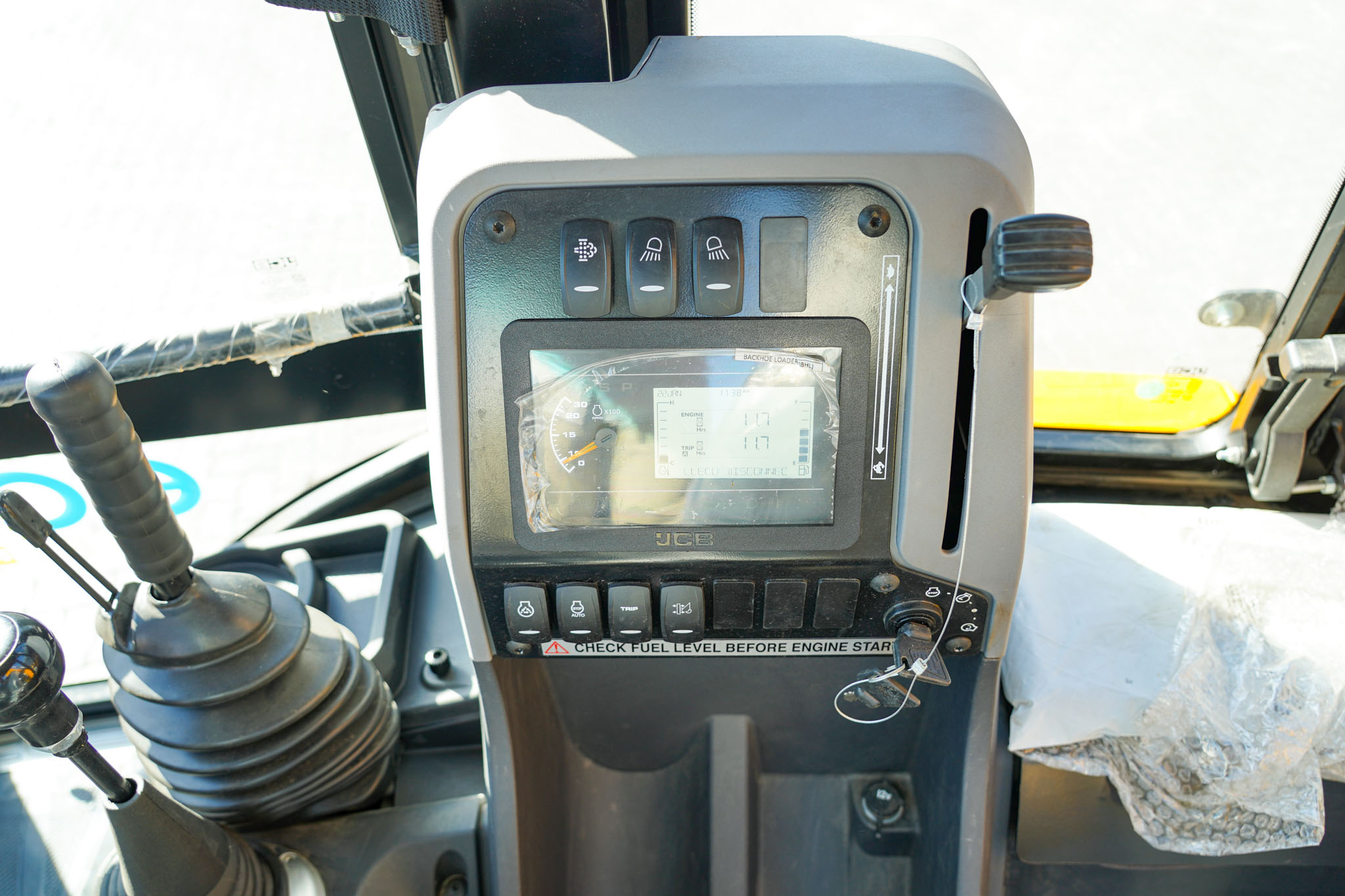 2025 JCB 3DX Super 4X4 Backhoe Loader - Image 30