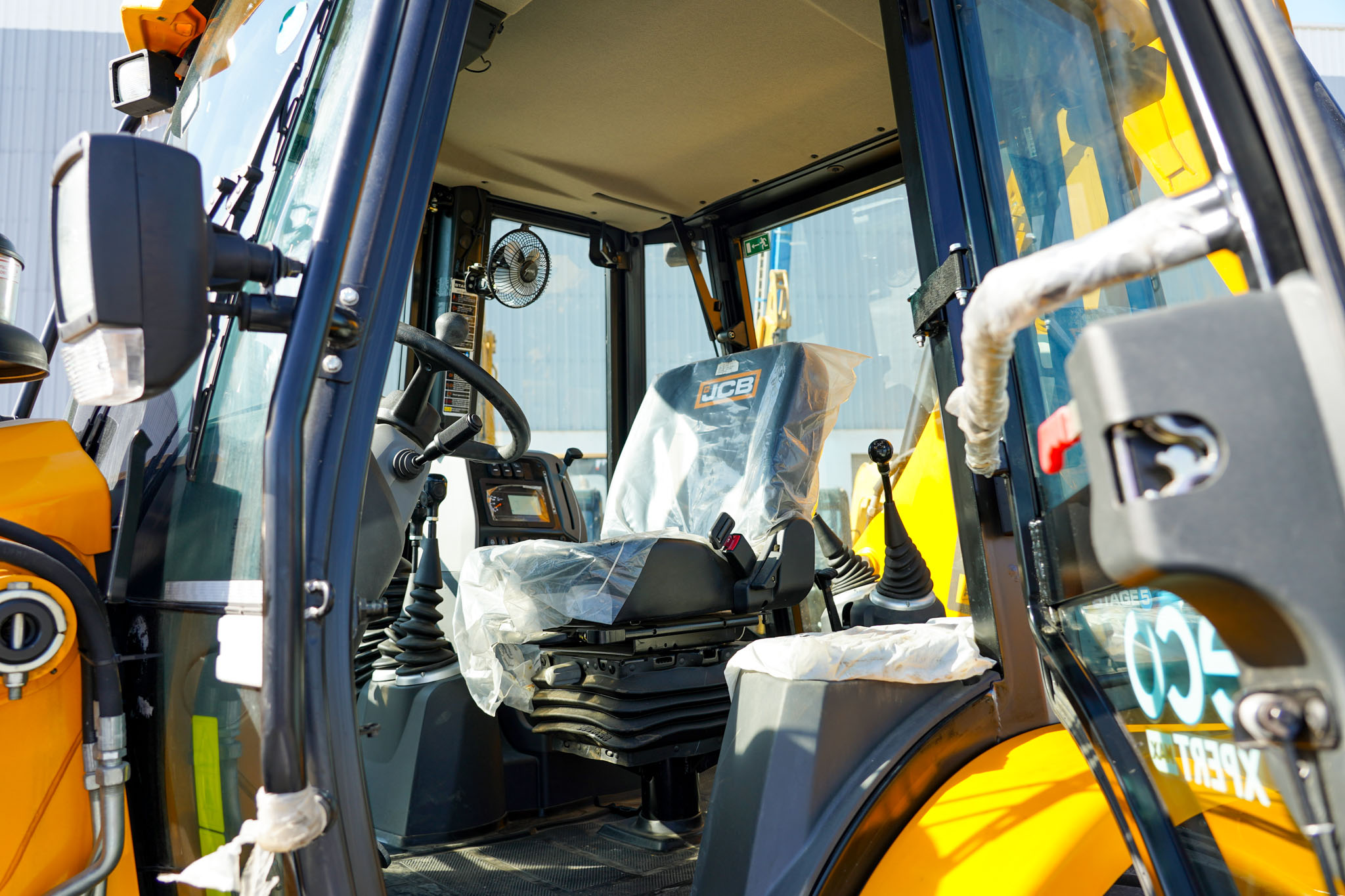 2025 JCB 3DX Super 4X4 Backhoe Loader - Image 24