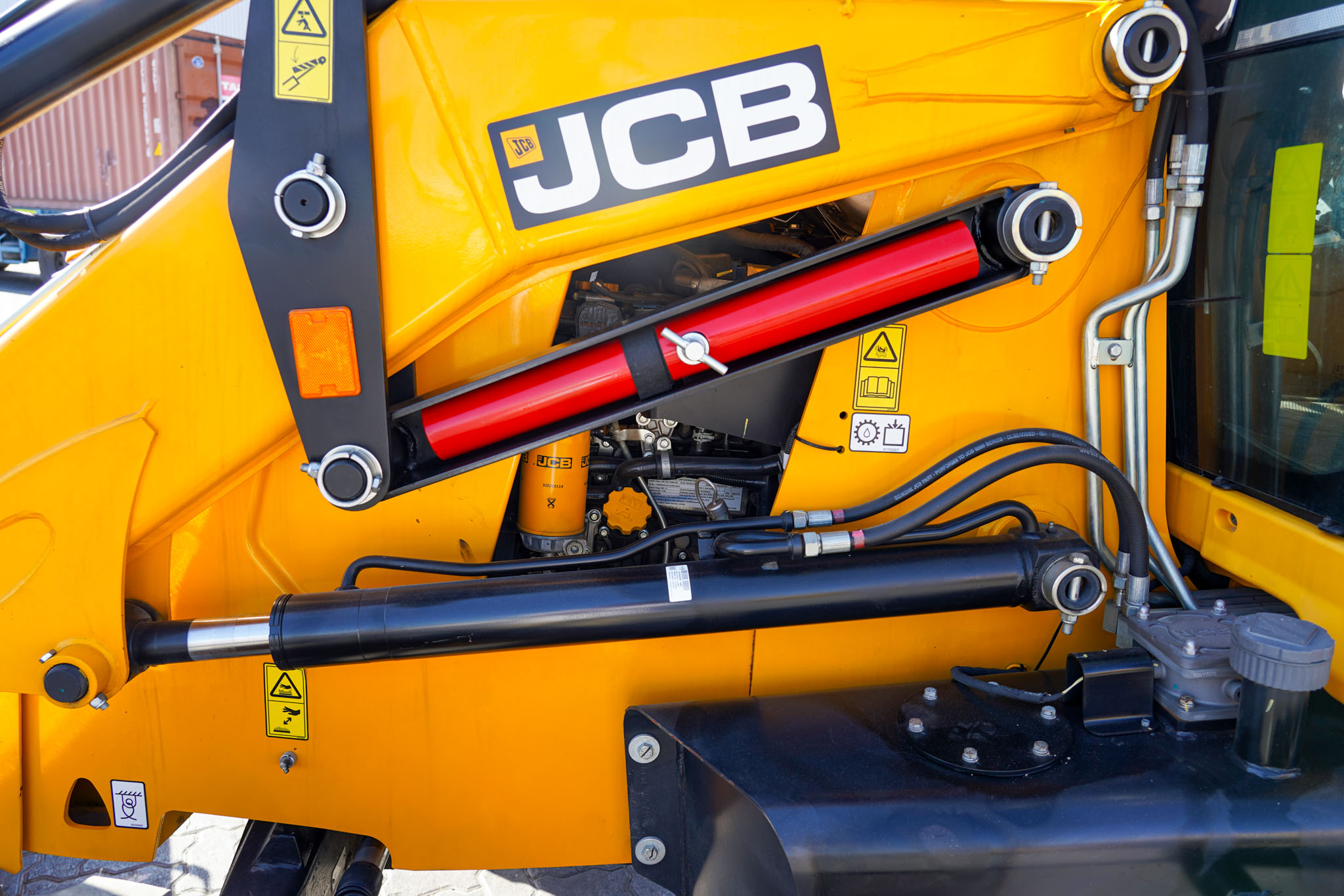 2025 JCB 3DX Super 4X4 Backhoe Loader - Image 18