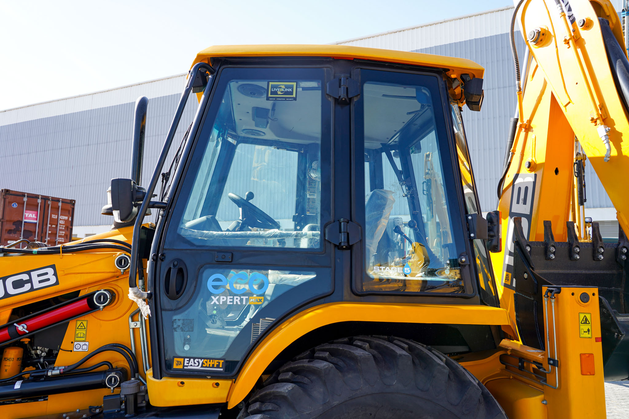 2025 JCB 3DX Super 4X4 Backhoe Loader - Image 23