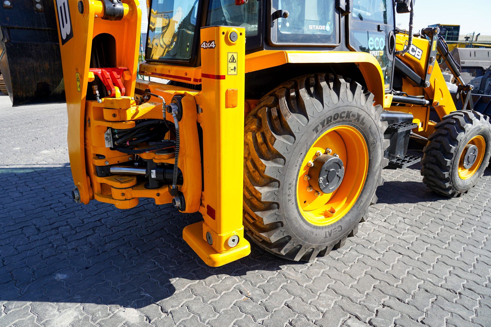 2025 JCB 3DX Super 4X4 Backhoe Loader - Image 22