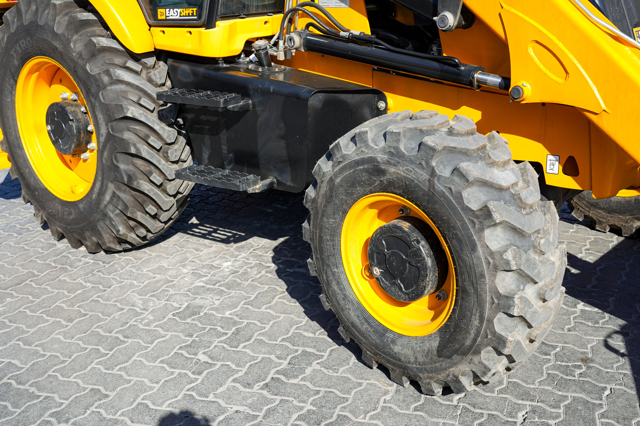 2025 JCB 3DX Super 4X4 Backhoe Loader - Image 21