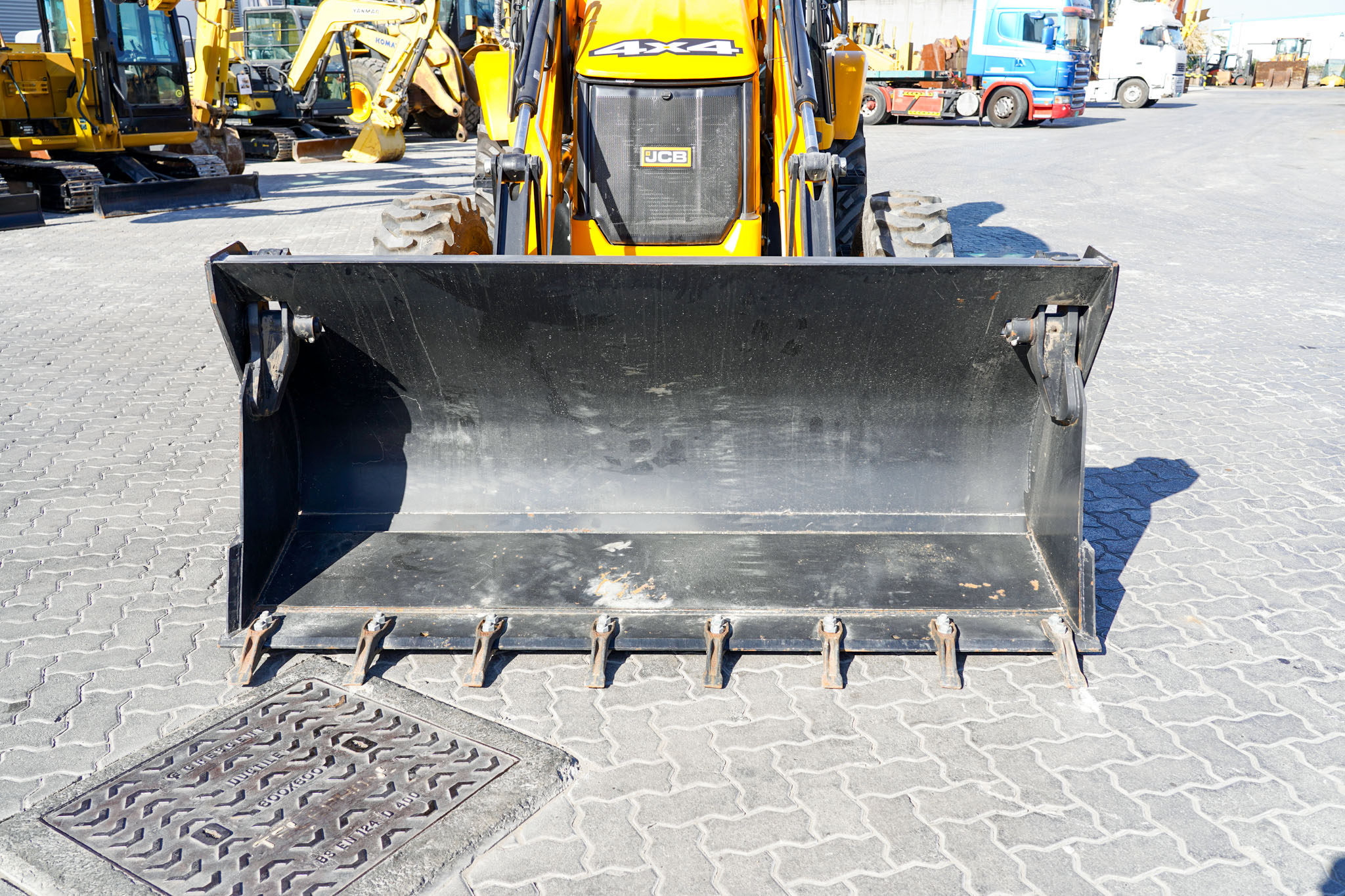 2025 JCB 3DX Super 4X4 Backhoe Loader - Image 9