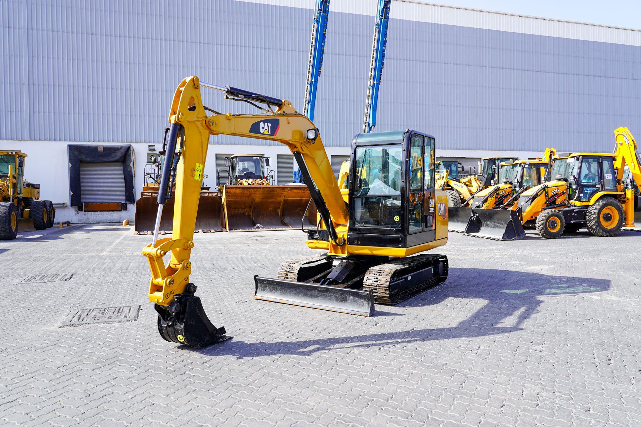 2021 CAT 305.5 E2 Mini Tracked Excavator - Image 4