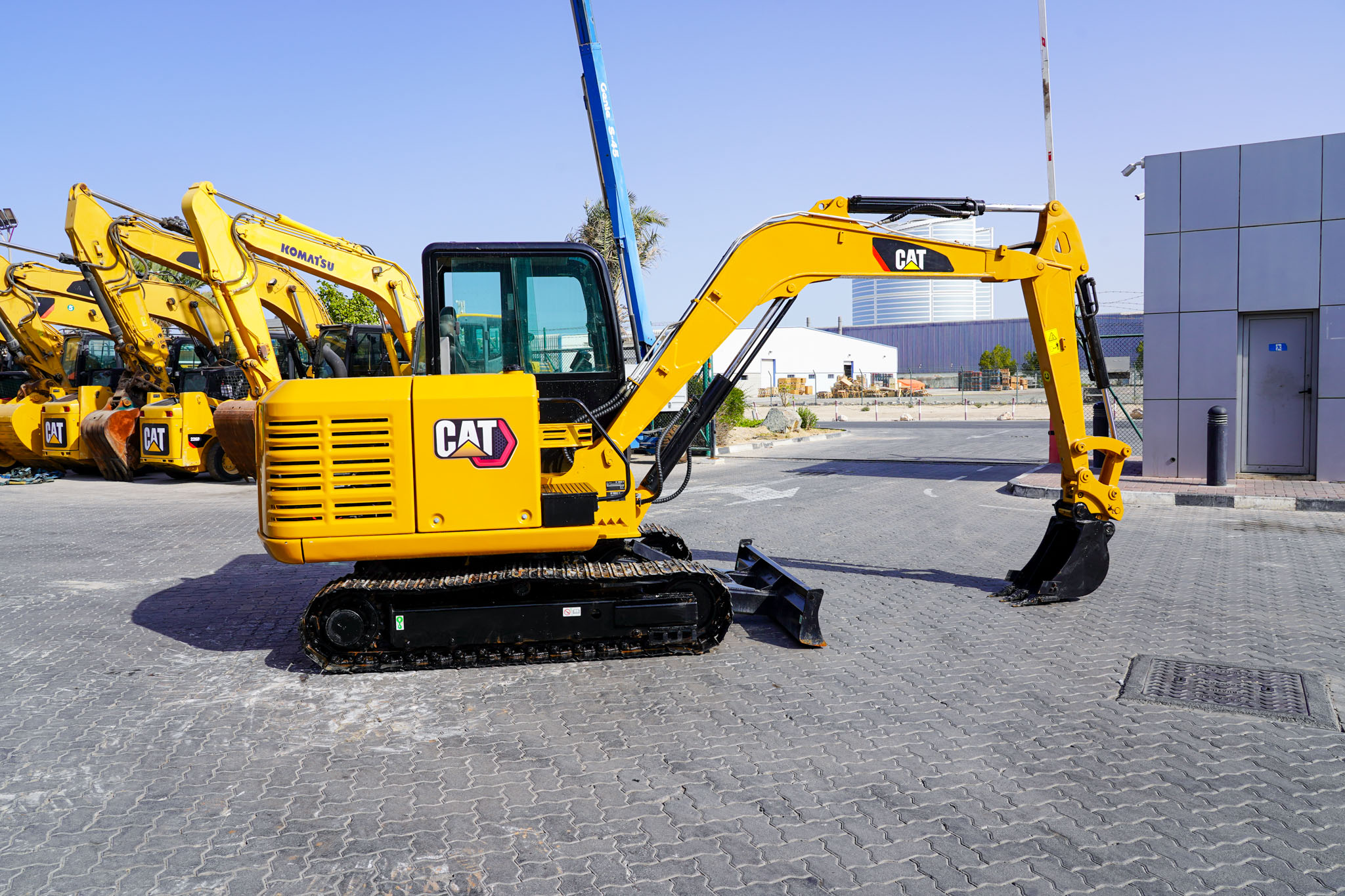 2021 CAT 305.5 E2 Mini Tracked Excavator - Image 7