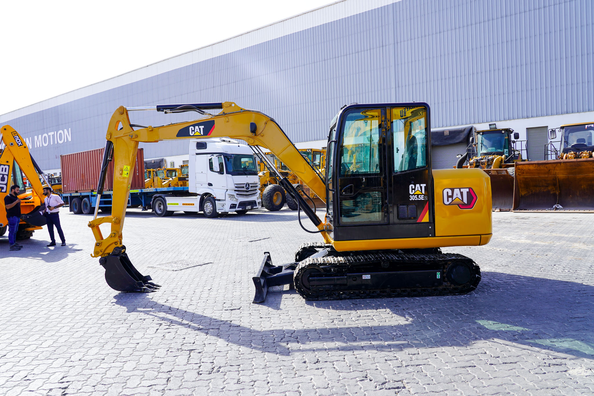 2021 CAT 305.5 E2 Mini Tracked Excavator - Image 8