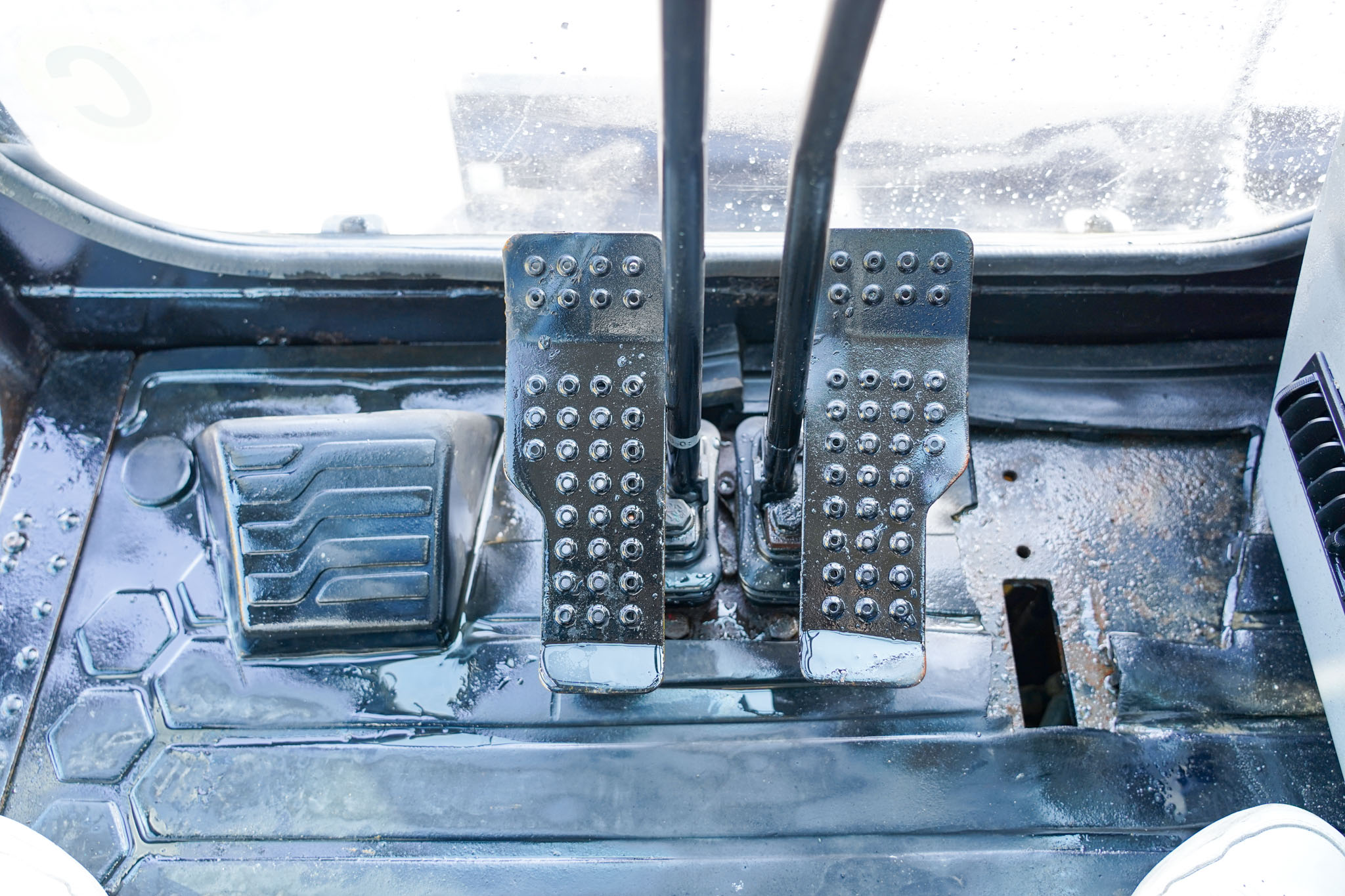 2021 CAT 305.5 E2 Mini Tracked Excavator - Image 26