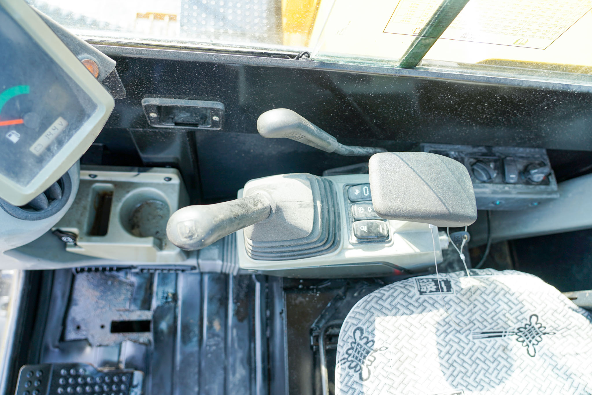 2021 CAT 305.5 E2 Mini Tracked Excavator - Image 28