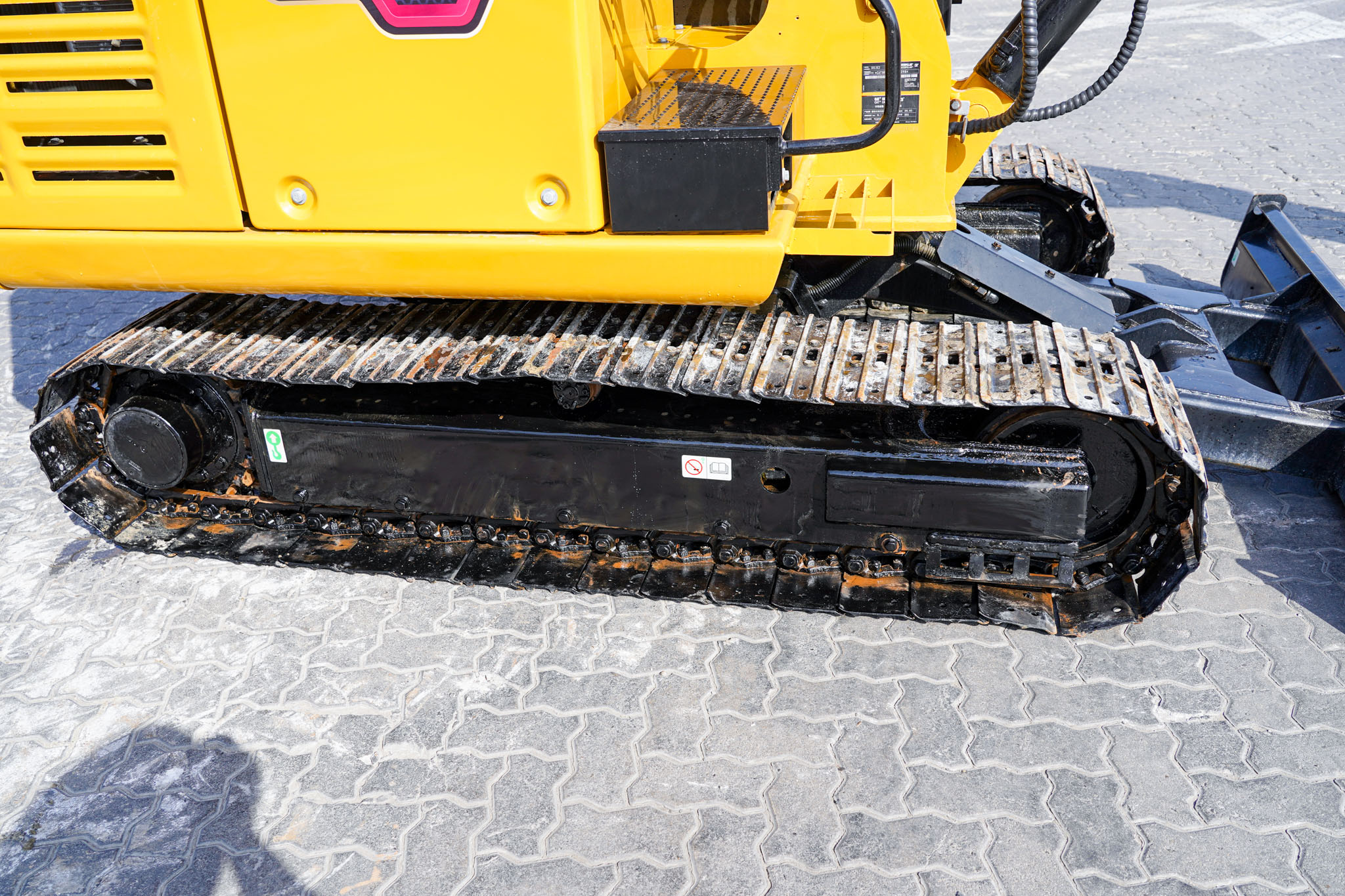 2021 CAT 305.5 E2 Mini Tracked Excavator - Image 14