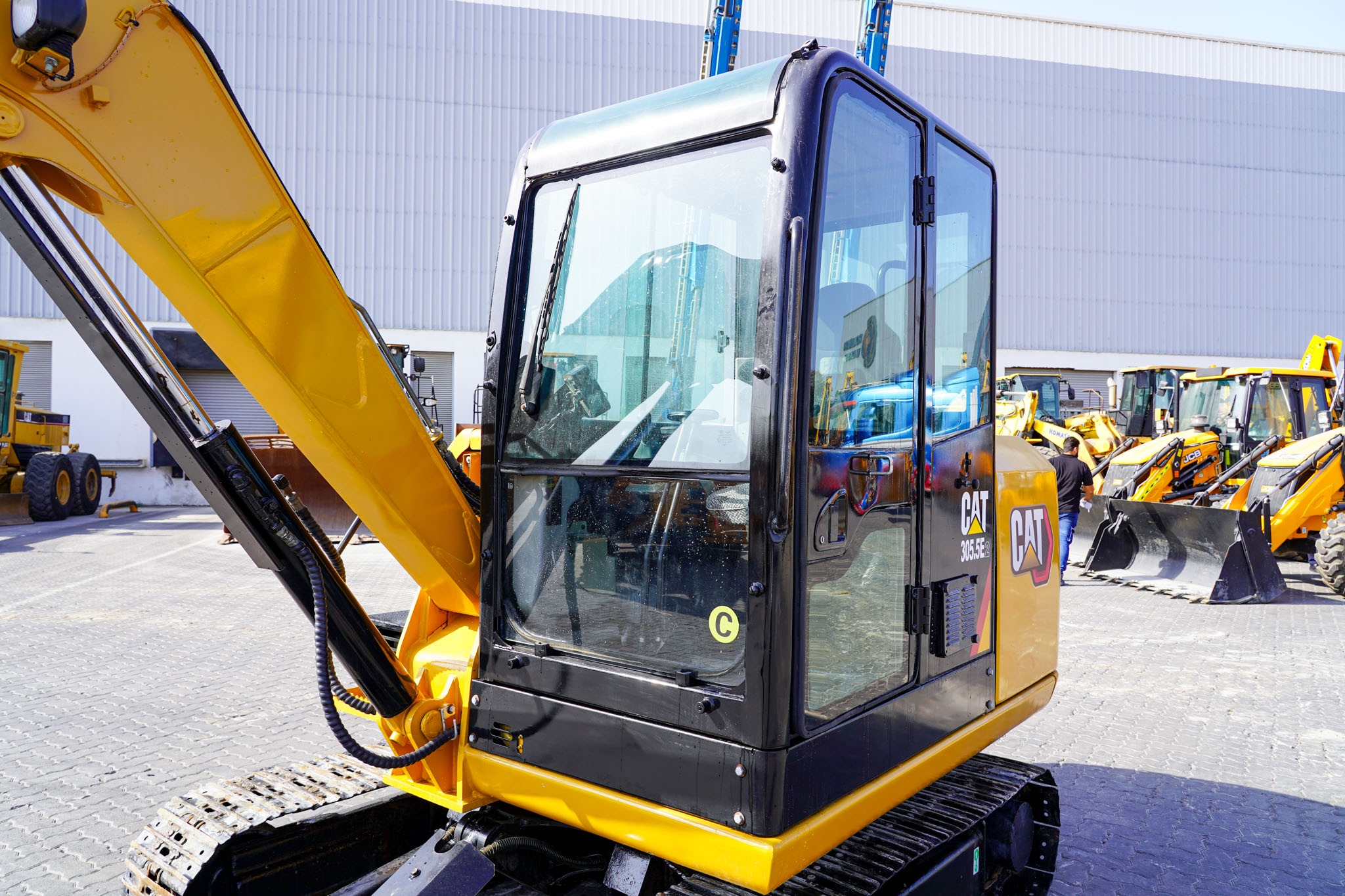 2021 CAT 305.5 E2 Mini Tracked Excavator - Image 18