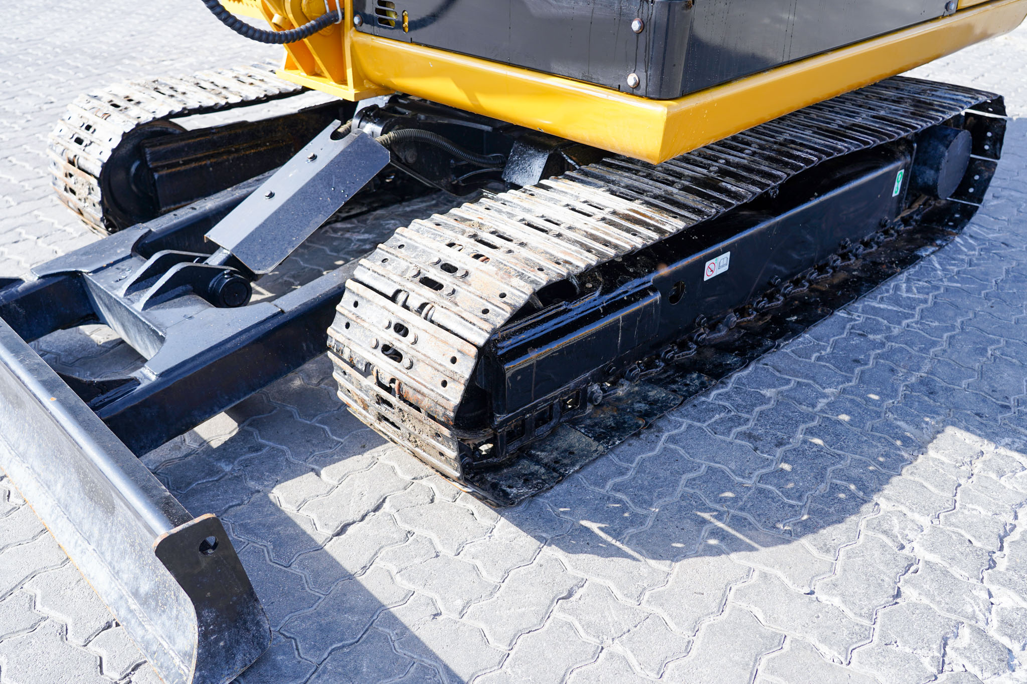 2021 CAT 305.5 E2 Mini Tracked Excavator - Image 11