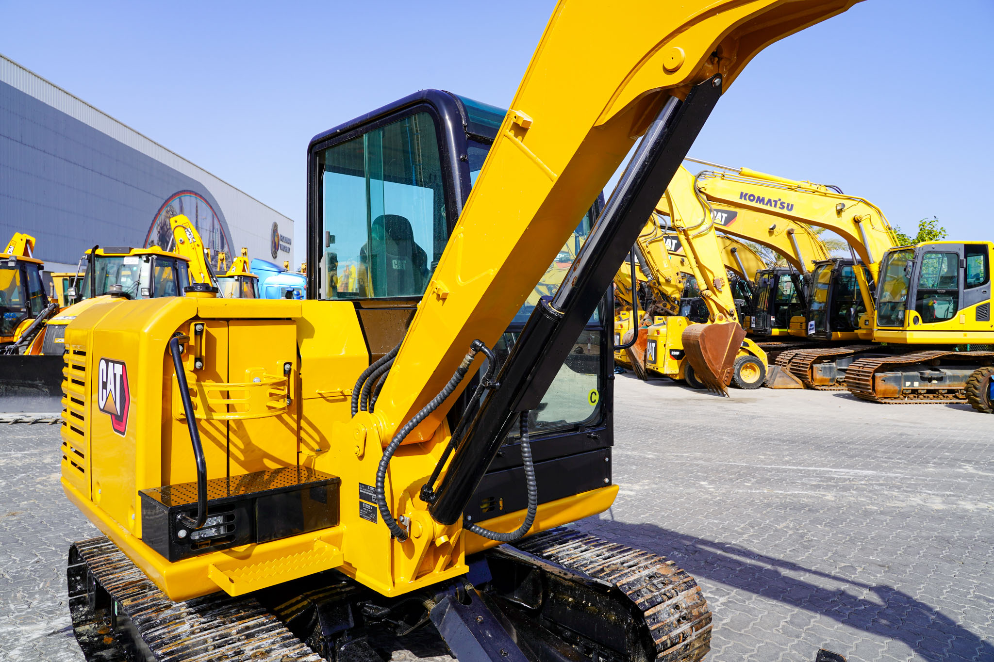 2021 CAT 305.5 E2 Mini Tracked Excavator - Image 16