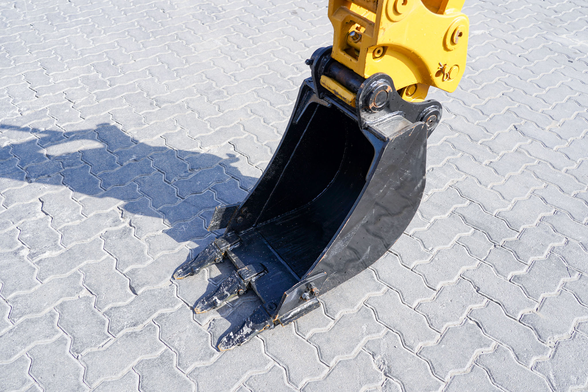 2021 CAT 305.5 E2 Mini Tracked Excavator - Image 10