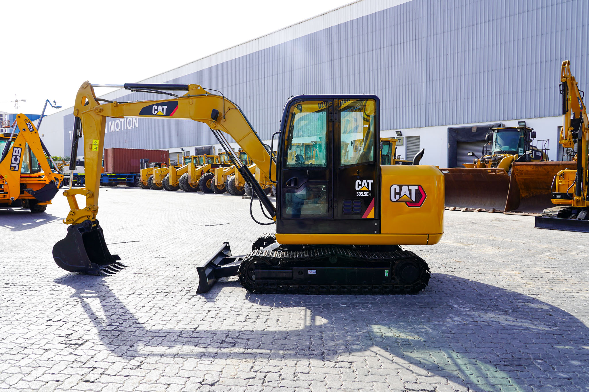 2021 CAT 305.5 E2 Mini Tracked Excavator - Image 5