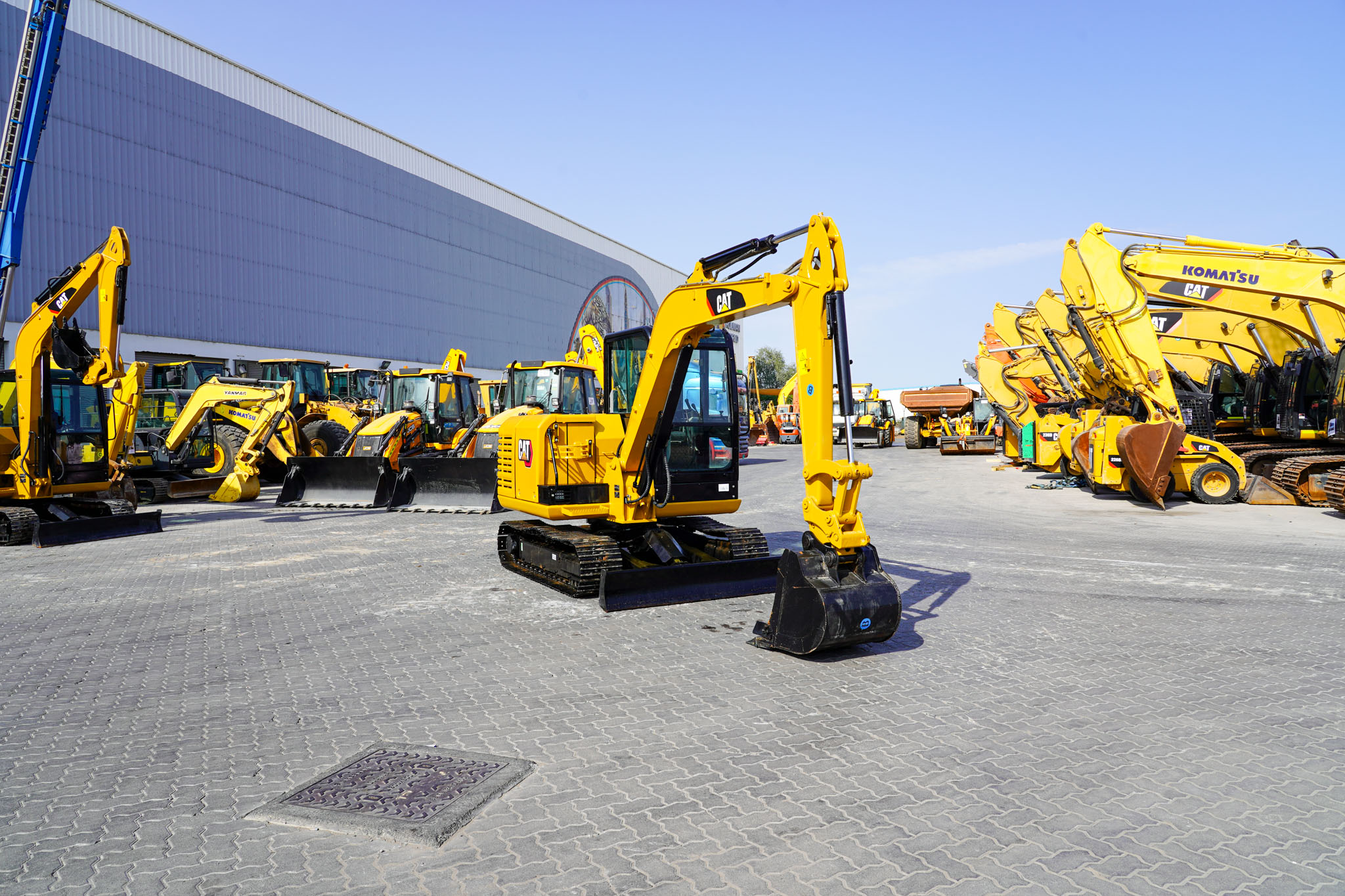 2021 CAT 305.5 E2 Mini Tracked Excavator - Image 2