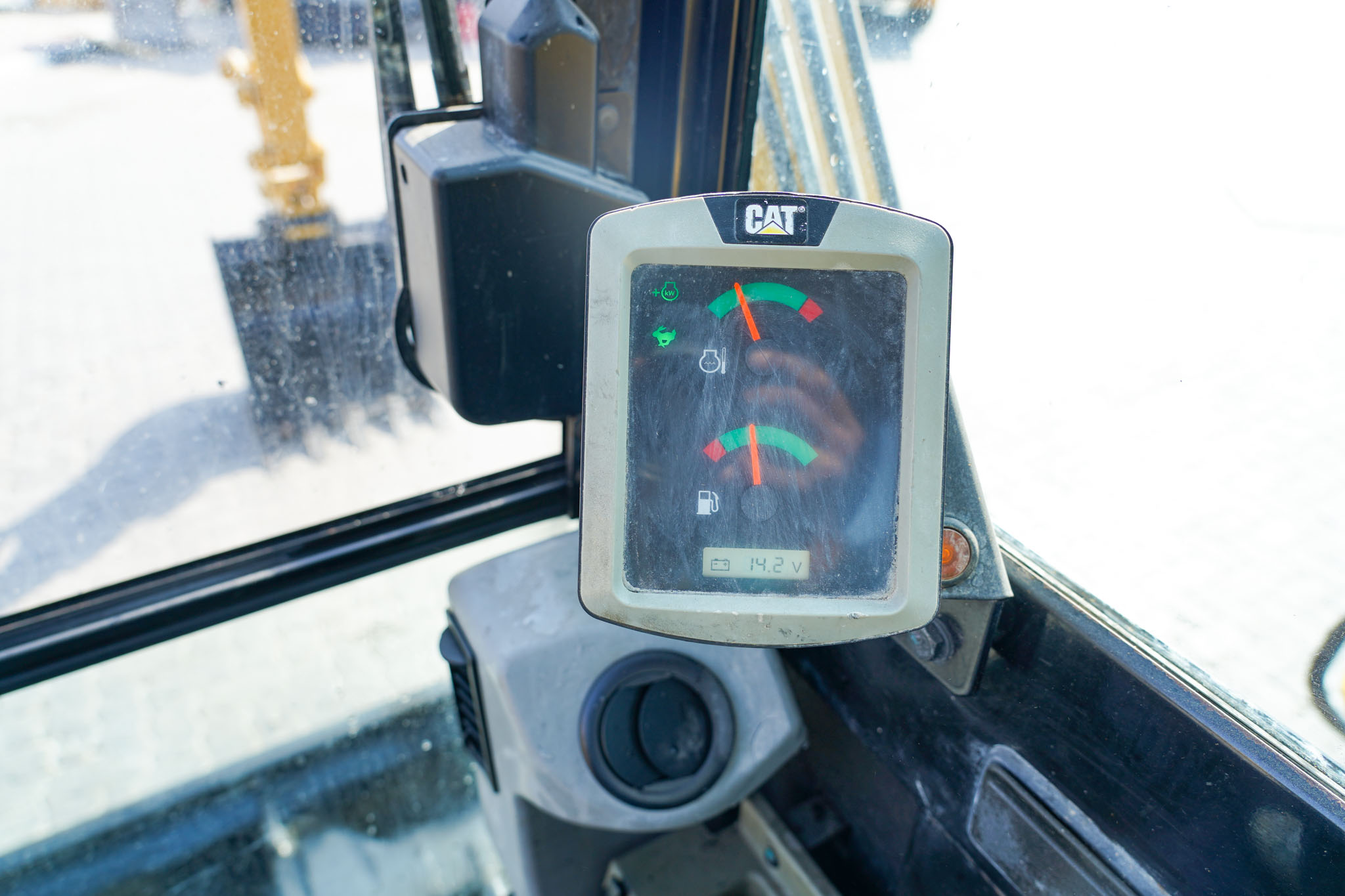 2021 CAT 305.5 E2 Mini Tracked Excavator - Image 23