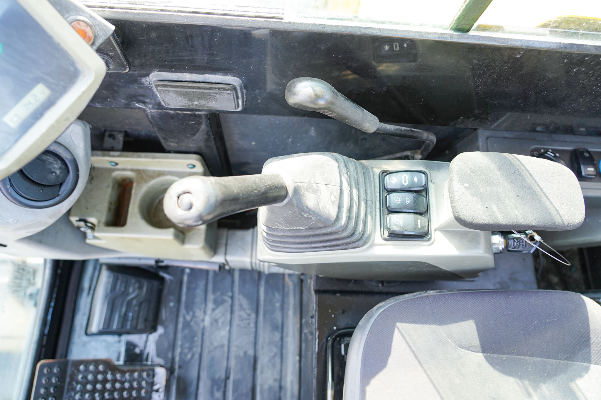 2021 CAT 305.5 E2 Mini Tracked Excavator - Image 24